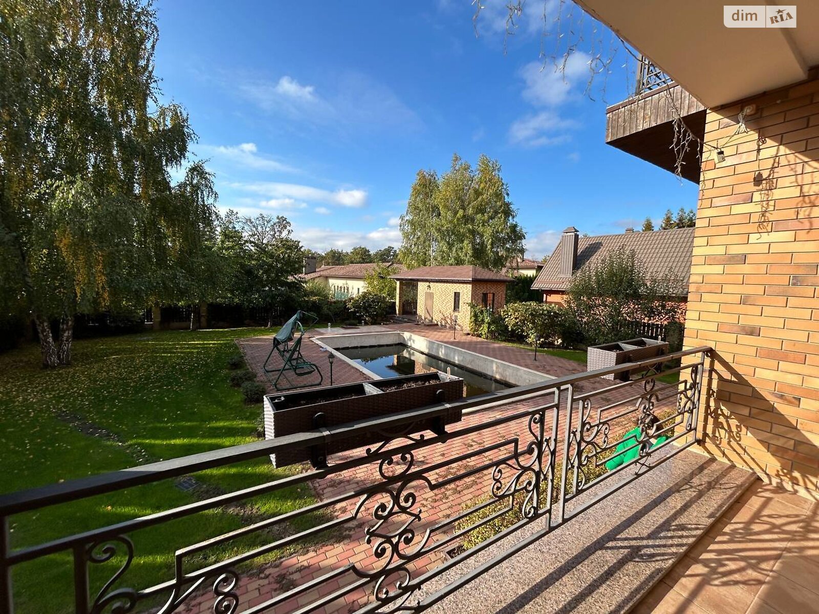 трехэтажный дом с гаражом, 493.8 кв. м, кирпич. Продажа в Лесниках фото 1 трехэтажный дом с гаражом, 493.8 кв. м, кирпич. Продажа в Лесниках фото 1