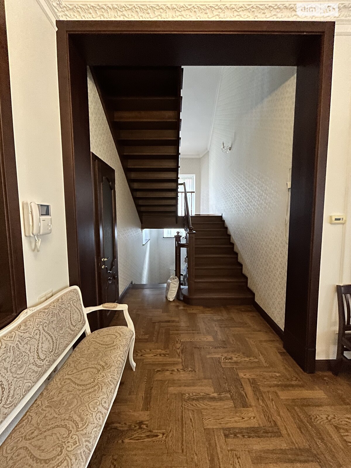 трехэтажный дом с гаражом, 493.8 кв. м, кирпич. Продажа в Лесниках фото 1 трехэтажный дом с гаражом, 493.8 кв. м, кирпич. Продажа в Лесниках фото 1