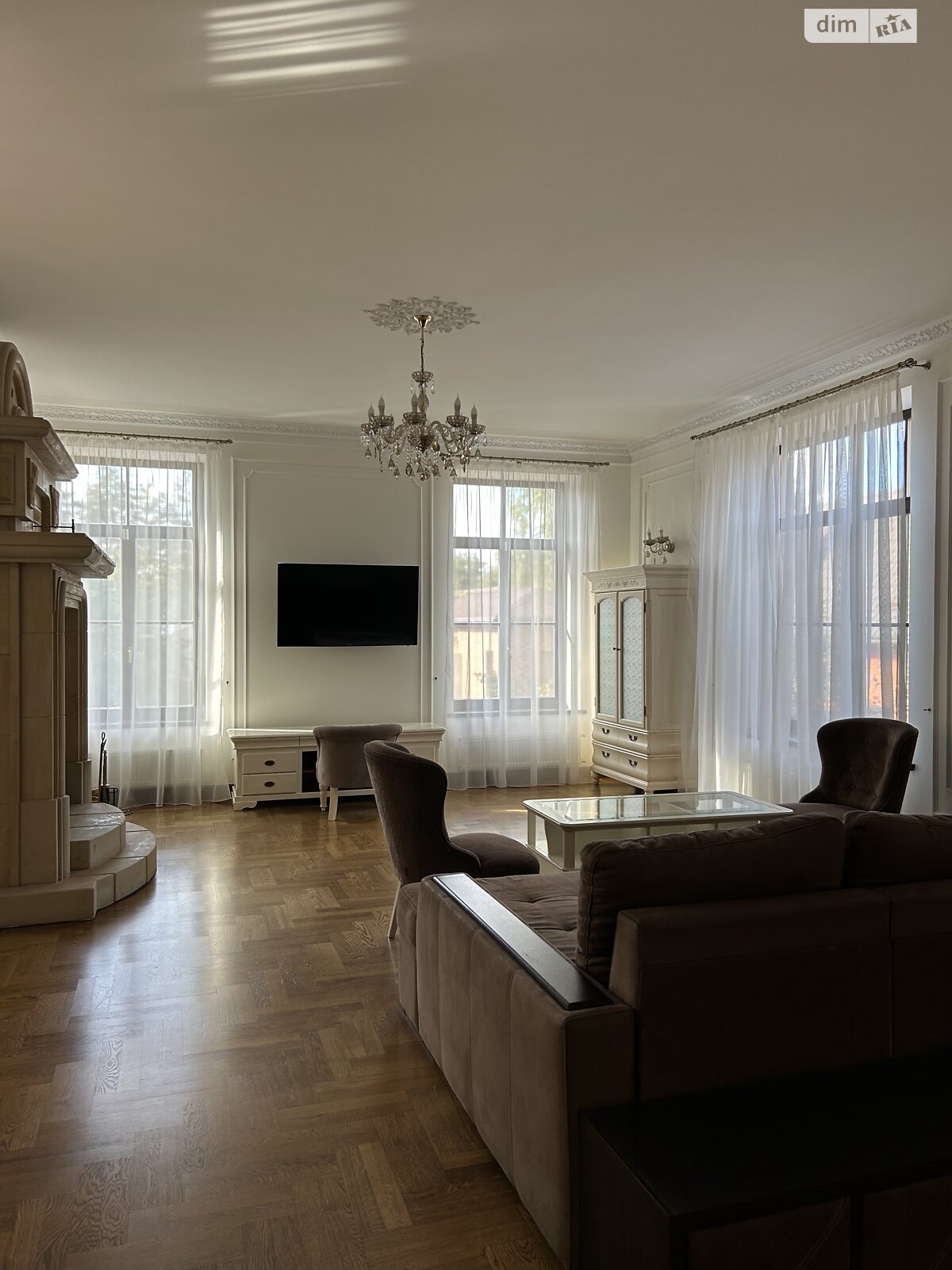 трехэтажный дом с гаражом, 493.8 кв. м, кирпич. Продажа в Лесниках фото 1 трехэтажный дом с гаражом, 493.8 кв. м, кирпич. Продажа в Лесниках фото 1