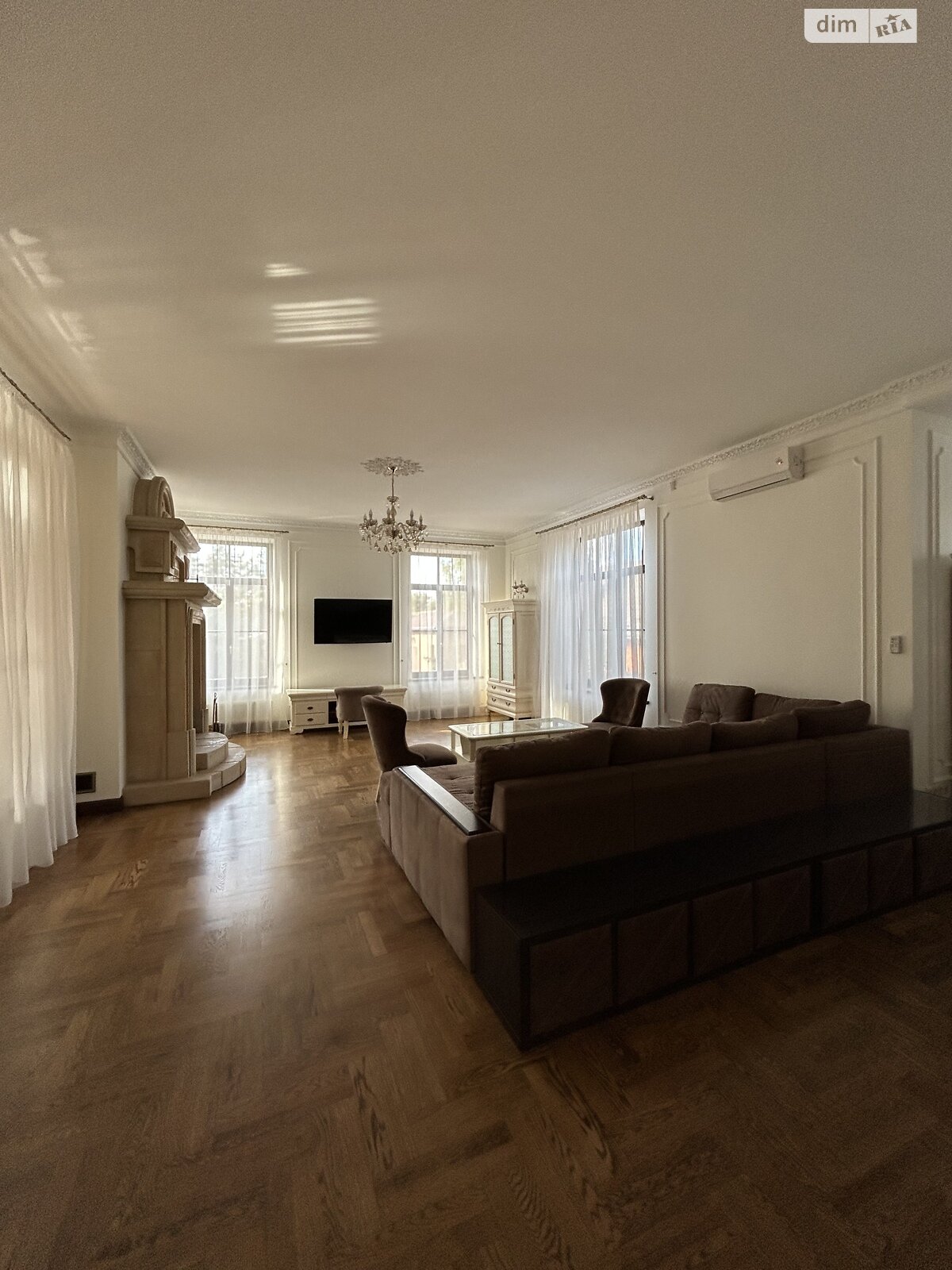 трехэтажный дом с гаражом, 493.8 кв. м, кирпич. Продажа в Лесниках фото 1 трехэтажный дом с гаражом, 493.8 кв. м, кирпич. Продажа в Лесниках фото 1