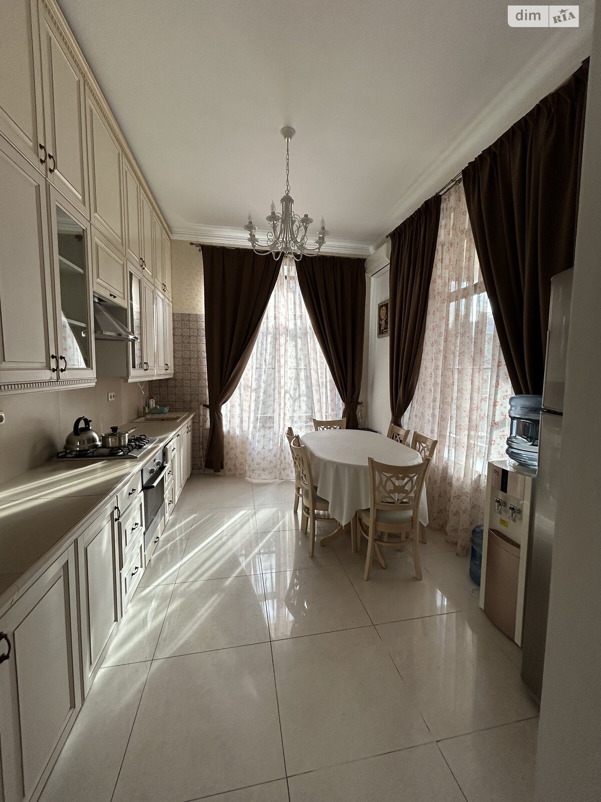 трехэтажный дом с гаражом, 493.8 кв. м, кирпич. Продажа в Лесниках фото 1 трехэтажный дом с гаражом, 493.8 кв. м, кирпич. Продажа в Лесниках фото 1