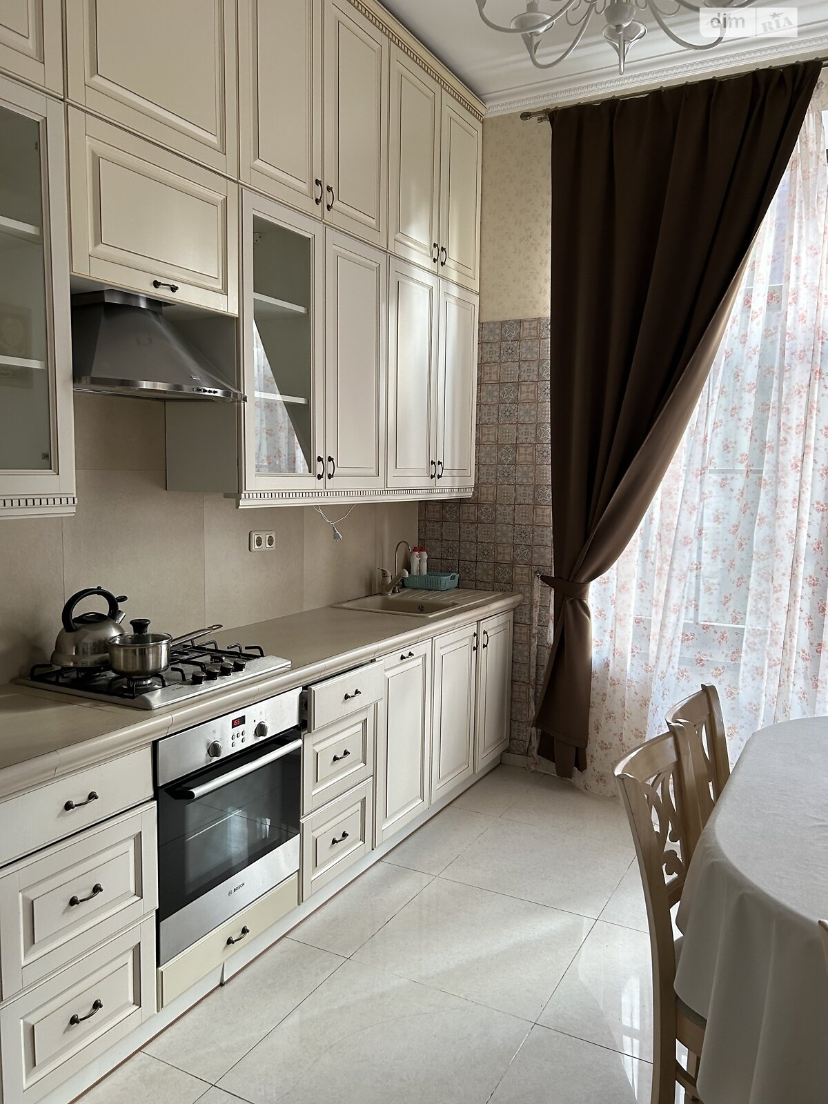 трехэтажный дом с гаражом, 493.8 кв. м, кирпич. Продажа в Лесниках фото 1 трехэтажный дом с гаражом, 493.8 кв. м, кирпич. Продажа в Лесниках фото 1