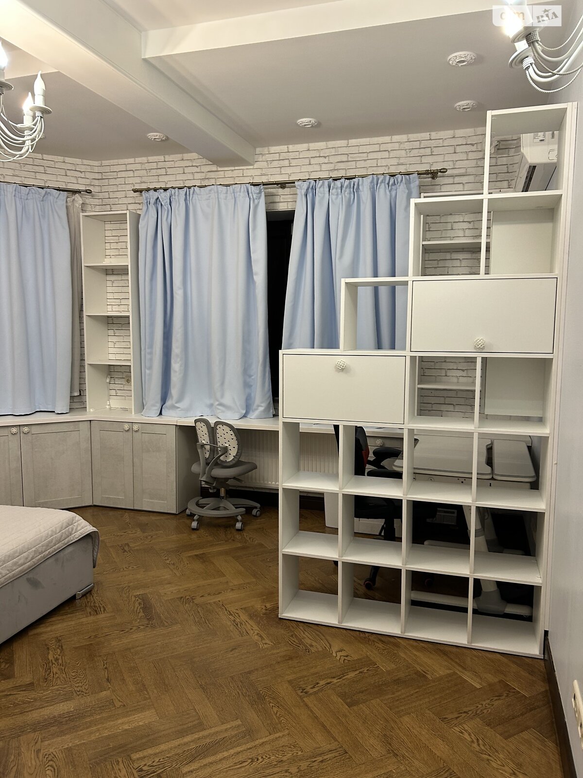 трехэтажный дом с гаражом, 493.8 кв. м, кирпич. Продажа в Лесниках фото 1 трехэтажный дом с гаражом, 493.8 кв. м, кирпич. Продажа в Лесниках фото 1