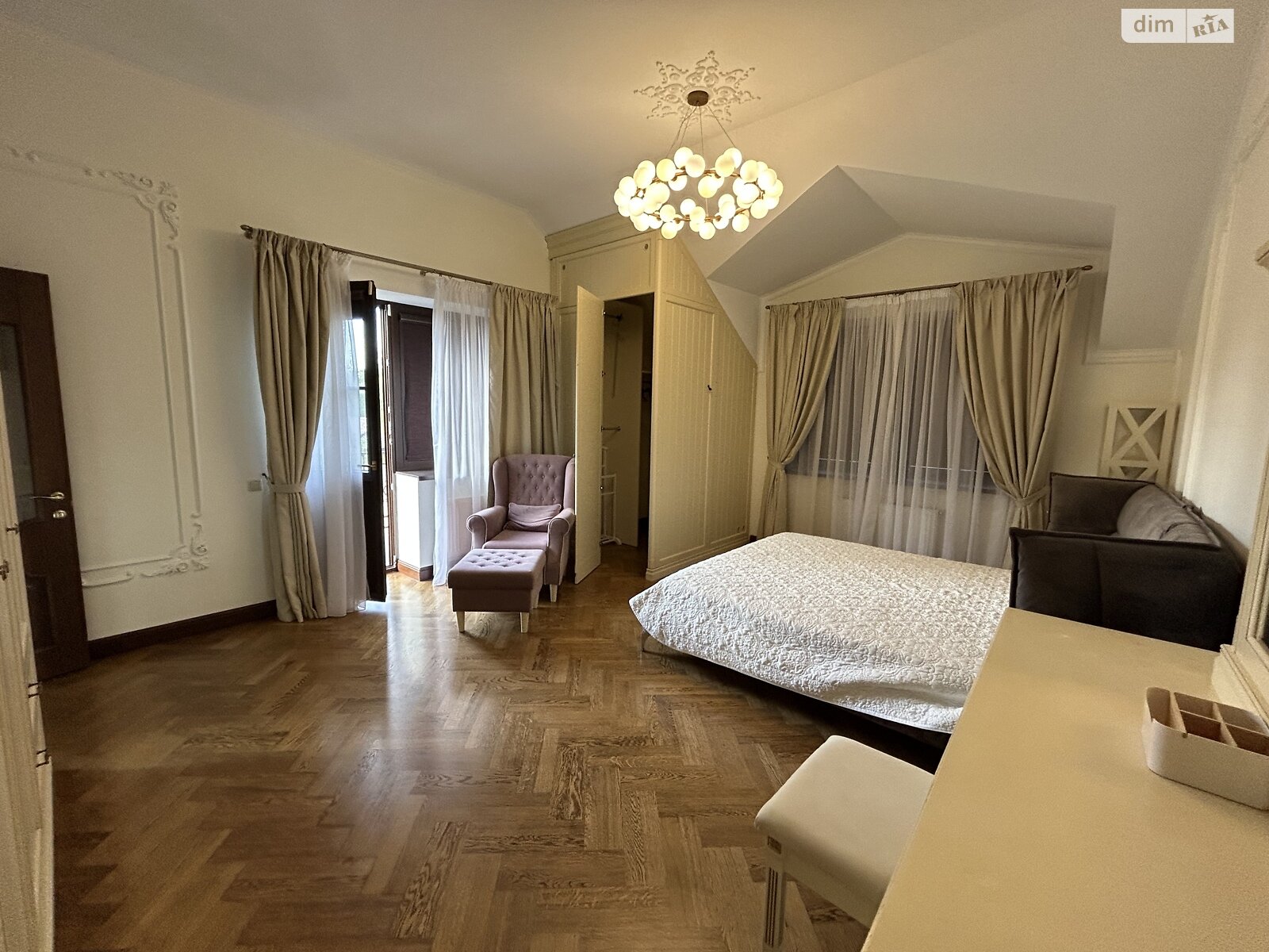трехэтажный дом с гаражом, 493.8 кв. м, кирпич. Продажа в Лесниках фото 1 трехэтажный дом с гаражом, 493.8 кв. м, кирпич. Продажа в Лесниках фото 1