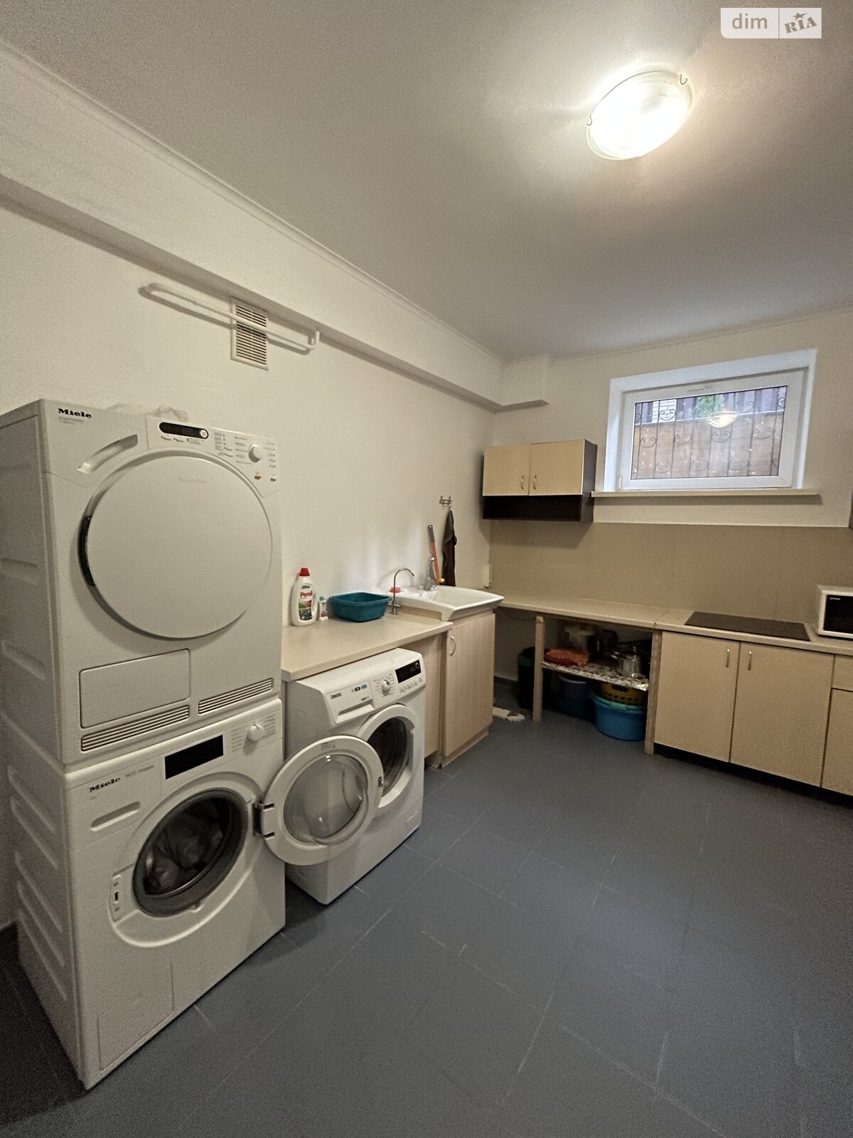 трехэтажный дом с гаражом, 493.8 кв. м, кирпич. Продажа в Лесниках фото 1 трехэтажный дом с гаражом, 493.8 кв. м, кирпич. Продажа в Лесниках фото 1