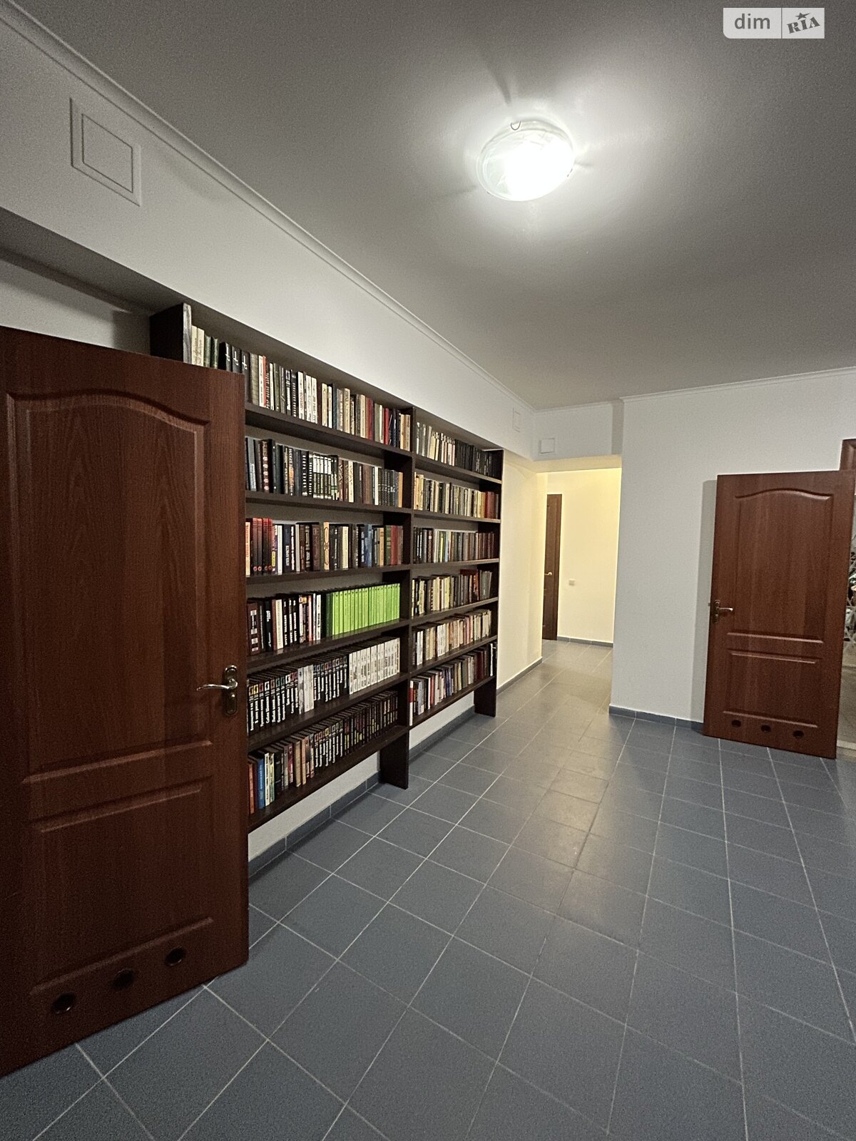 трехэтажный дом с гаражом, 493.8 кв. м, кирпич. Продажа в Лесниках фото 1 трехэтажный дом с гаражом, 493.8 кв. м, кирпич. Продажа в Лесниках фото 1