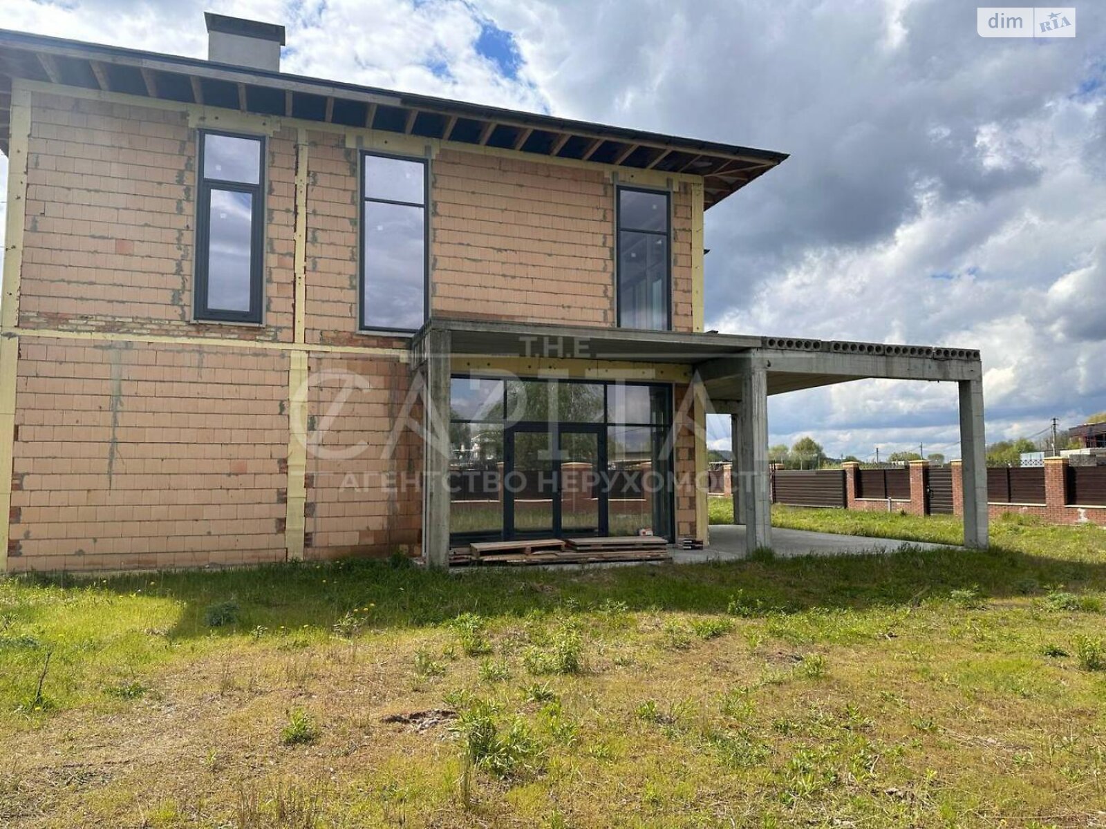 двухэтажный дом с верандой, 450 кв. м, кирпич. Продажа в Лесниках фото 1 двухэтажный дом с верандой, 450 кв. м, кирпич. Продажа в Лесниках фото 1