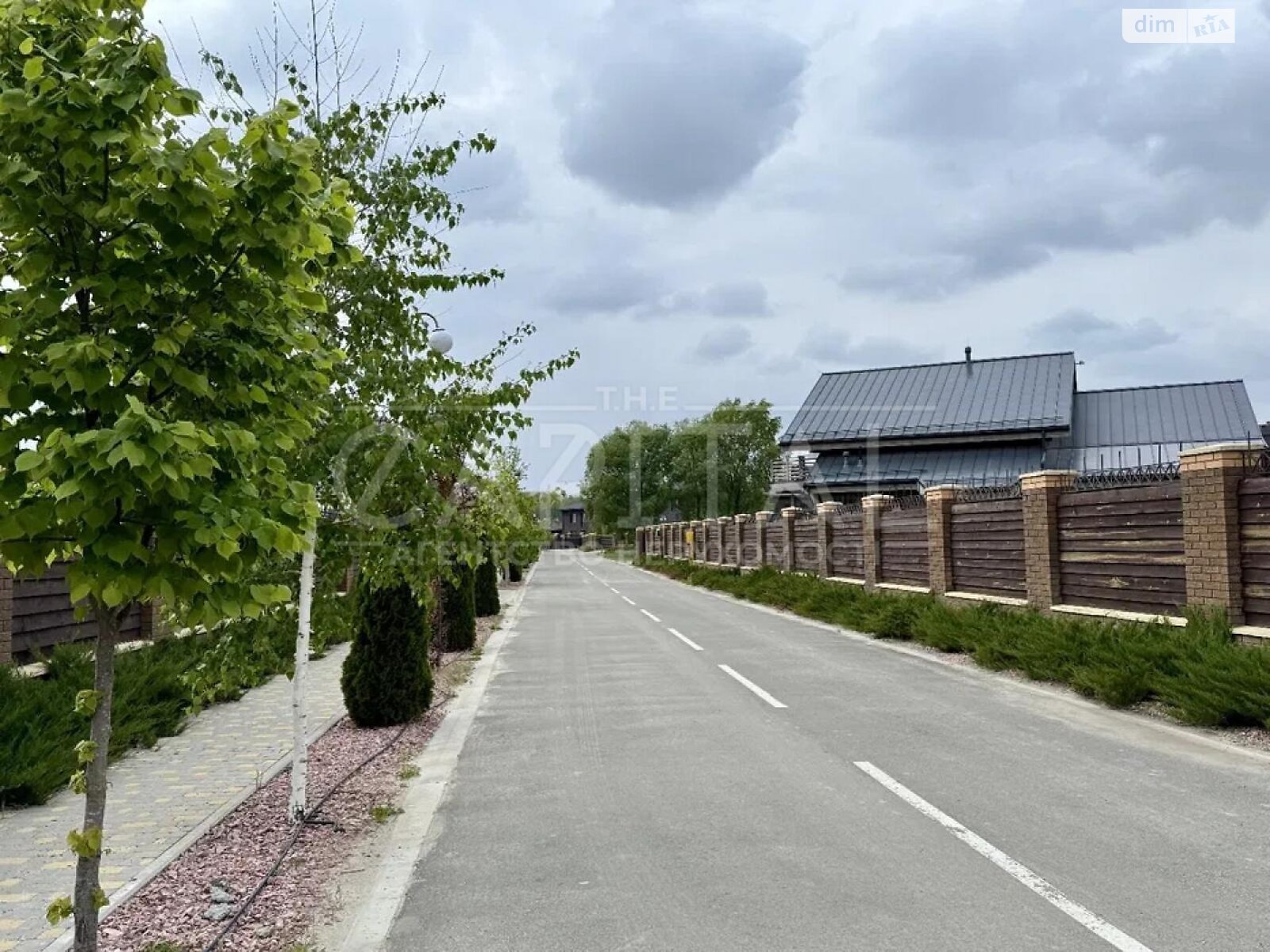 двухэтажный дом с гаражом, 300 кв. м, кирпич. Продажа в Лесниках фото 1 двухэтажный дом с гаражом, 300 кв. м, кирпич. Продажа в Лесниках фото 1