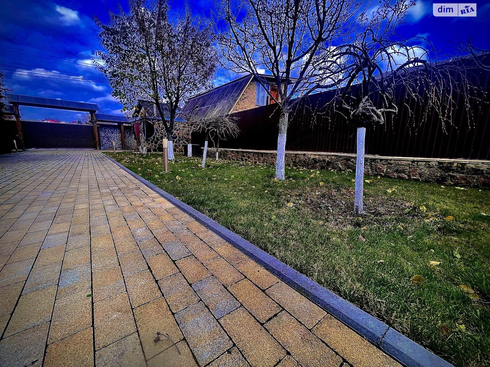 двухэтажный дом с гаражом, 298.5 кв. м, ракушечник (ракушняк). Продажа в Лесниках фото 1 двухэтажный дом с гаражом, 298.5 кв. м, ракушечник (ракушняк). Продажа в Лесниках фото 1