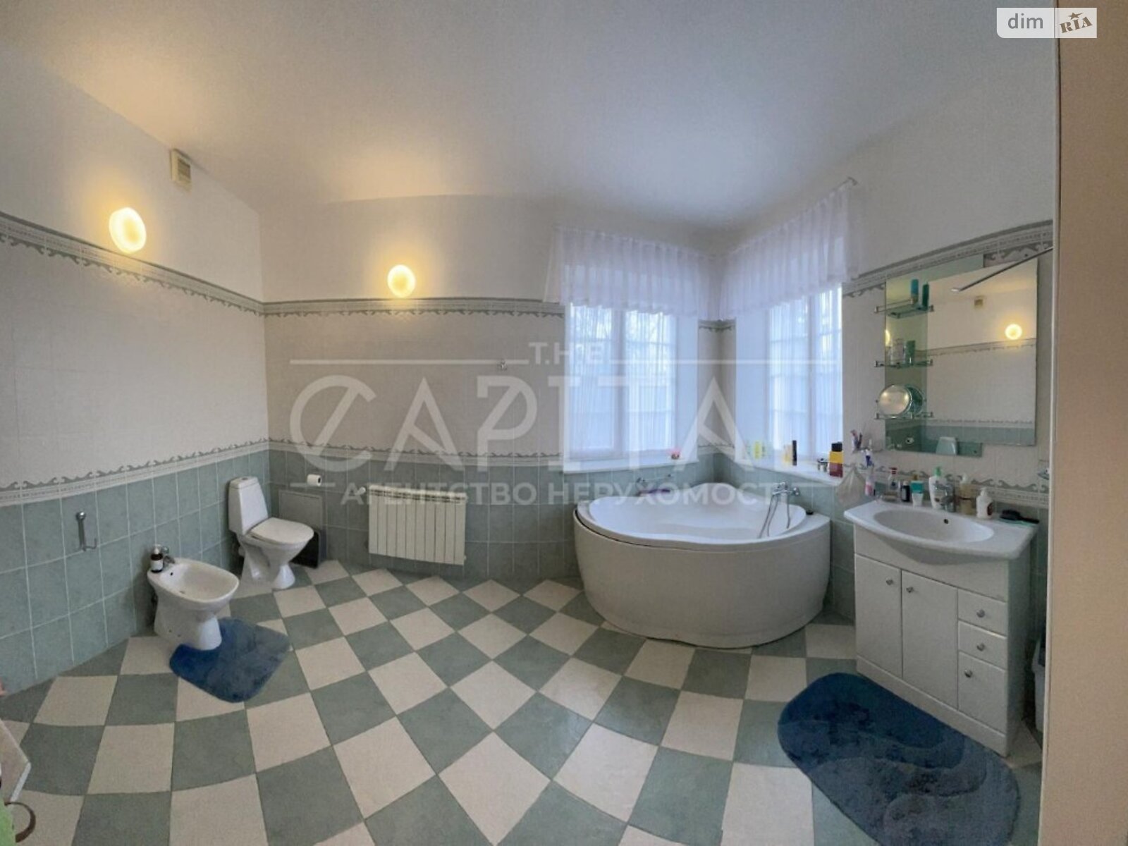 трехэтажный дом, 493 кв. м, кирпич. Продажа в Лесниках фото 1