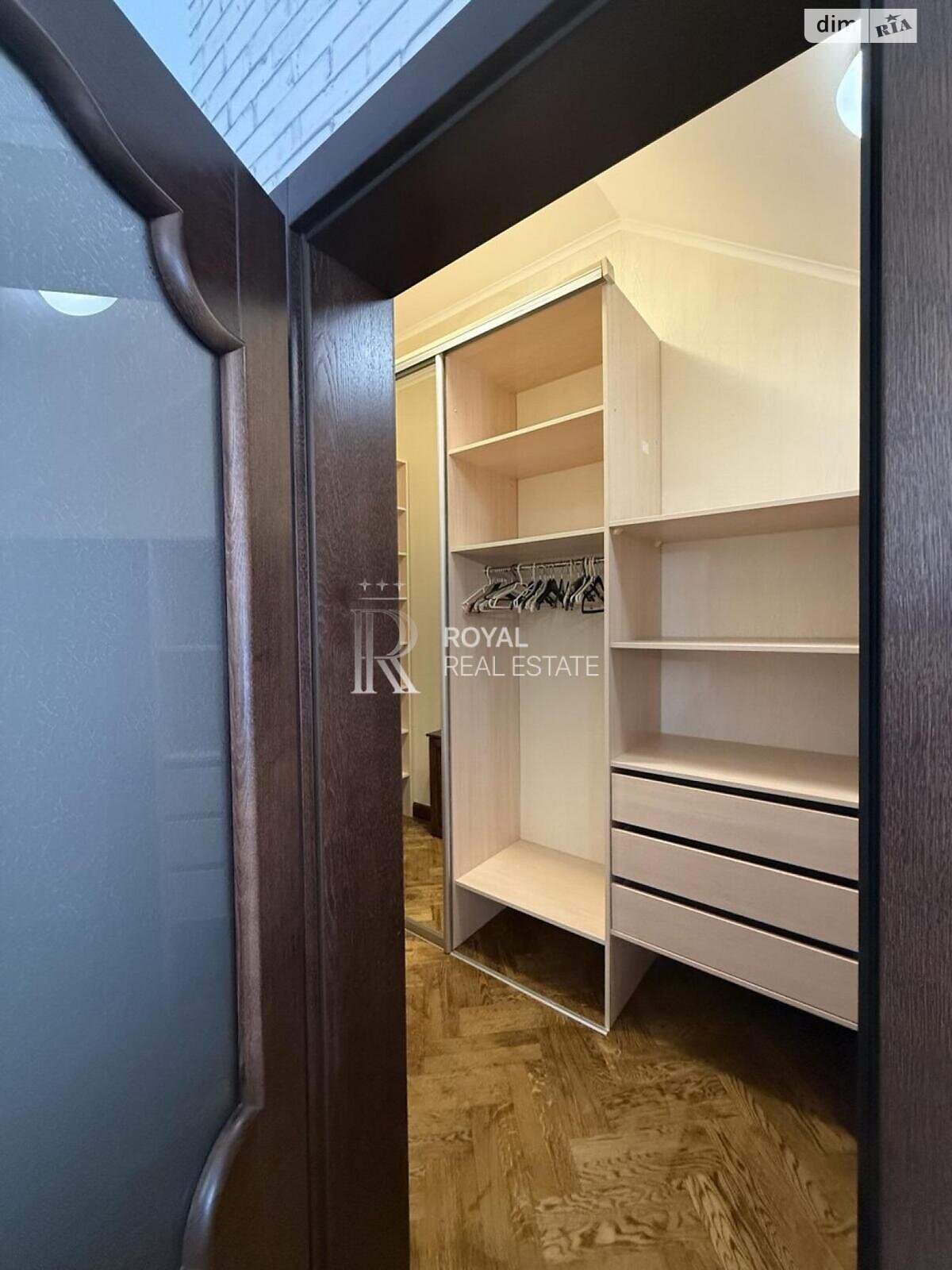 трехэтажный дом, 495 кв. м, кирпич. Продажа в Лесниках фото 1 трехэтажный дом, 495 кв. м, кирпич. Продажа в Лесниках фото 1