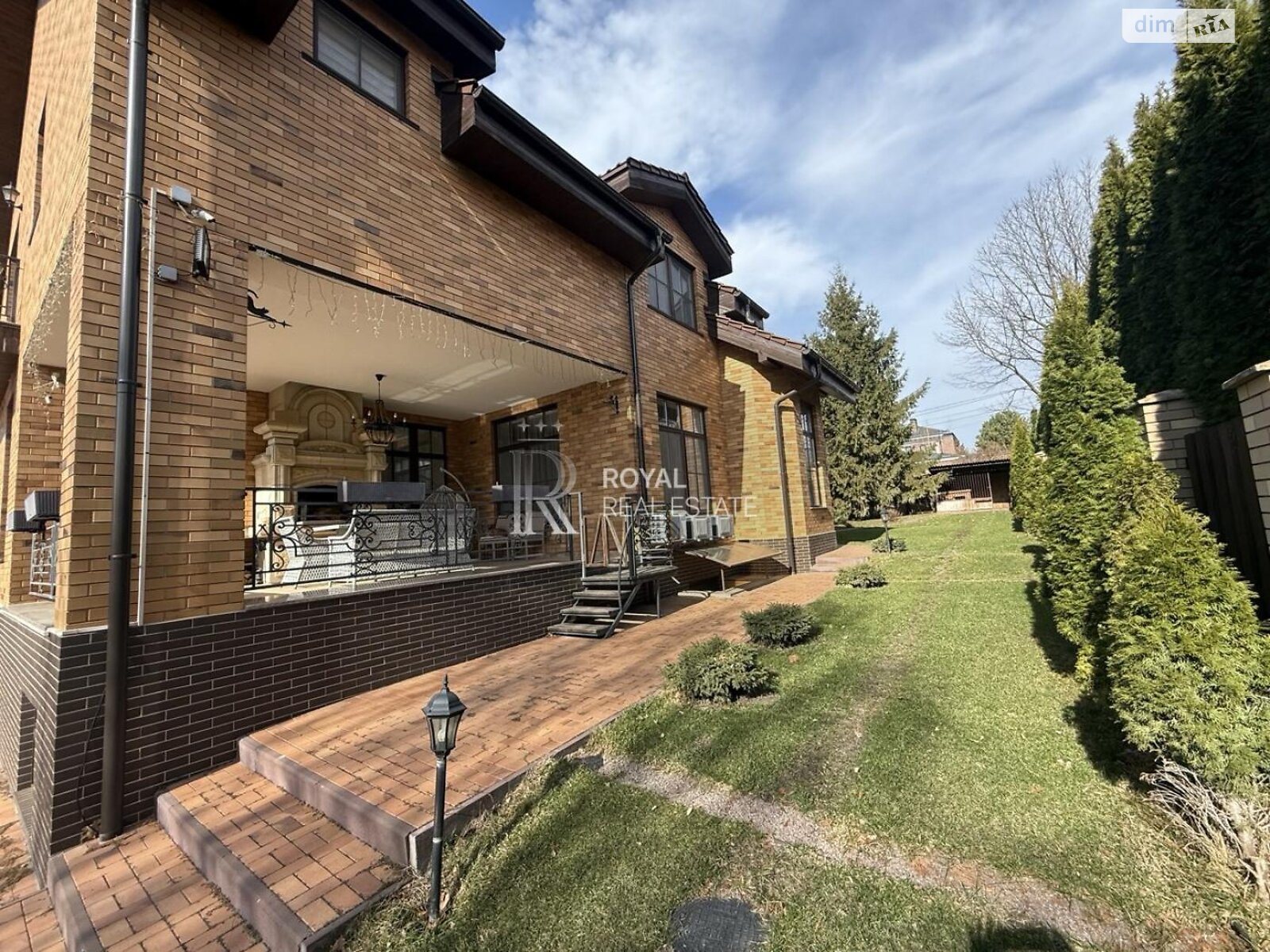 трехэтажный дом, 495 кв. м, кирпич. Продажа в Лесниках фото 1 трехэтажный дом, 495 кв. м, кирпич. Продажа в Лесниках фото 1