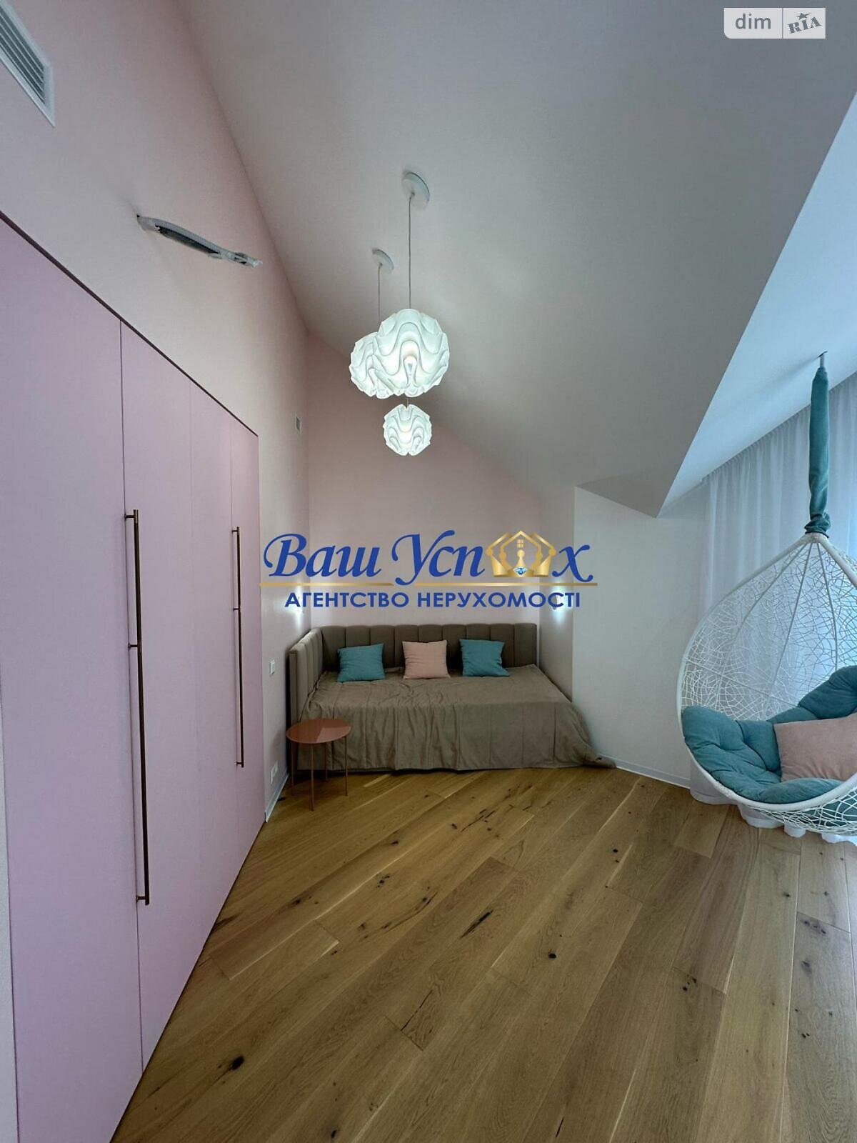 двоповерховий будинок, 300 кв. м, кирпич. Продаж у Лісниках фото 1 двоповерховий будинок, 300 кв. м, кирпич. Продаж у Лісниках фото 1