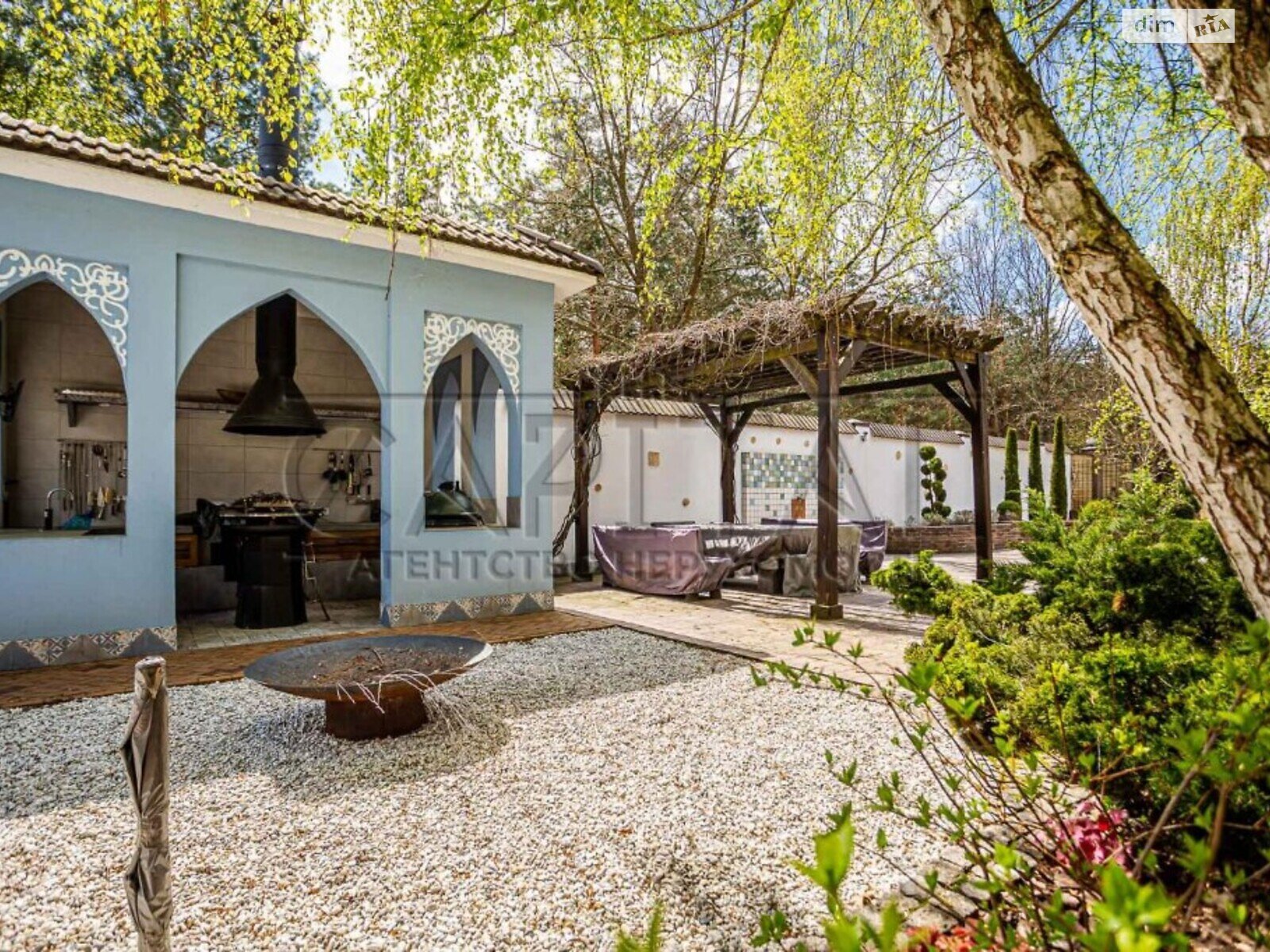 триповерховий будинок, 627 кв. м, цегла. Продаж у Лісне фото 1 триповерховий будинок, 627 кв. м, цегла. Продаж у Лісне фото 1