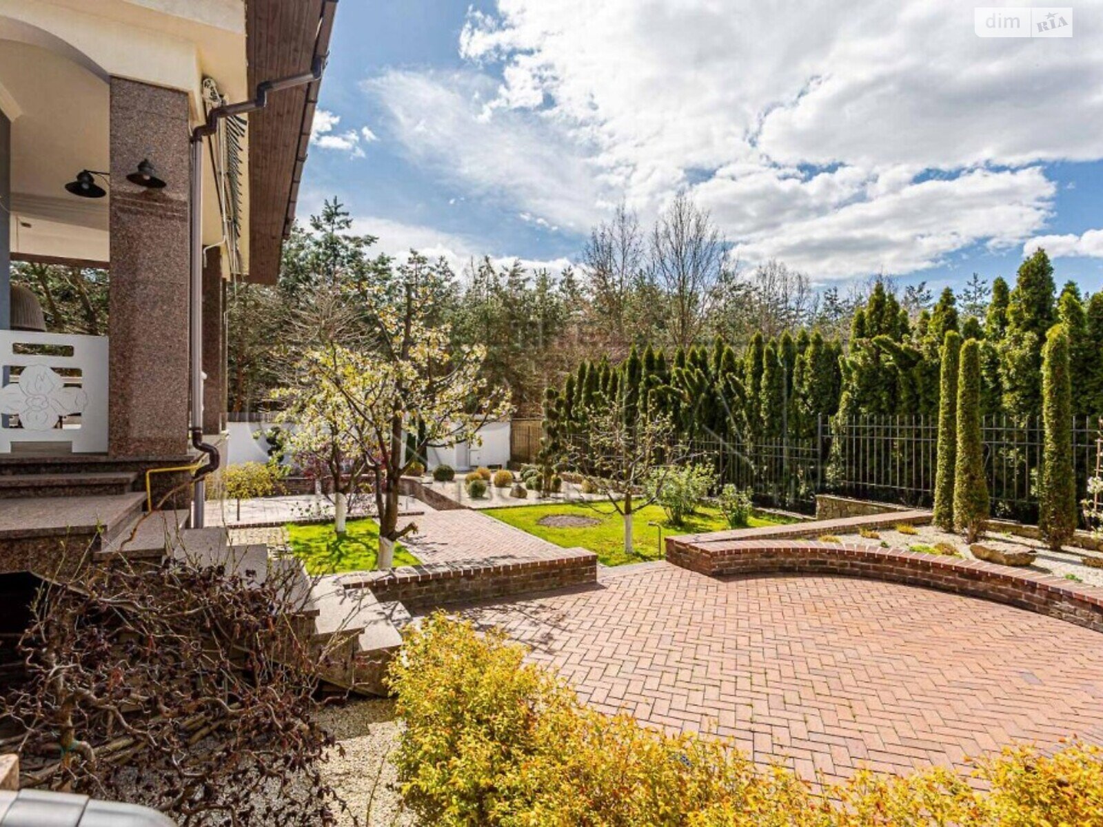 триповерховий будинок, 627 кв. м, цегла. Продаж у Лісне фото 1 триповерховий будинок, 627 кв. м, цегла. Продаж у Лісне фото 1