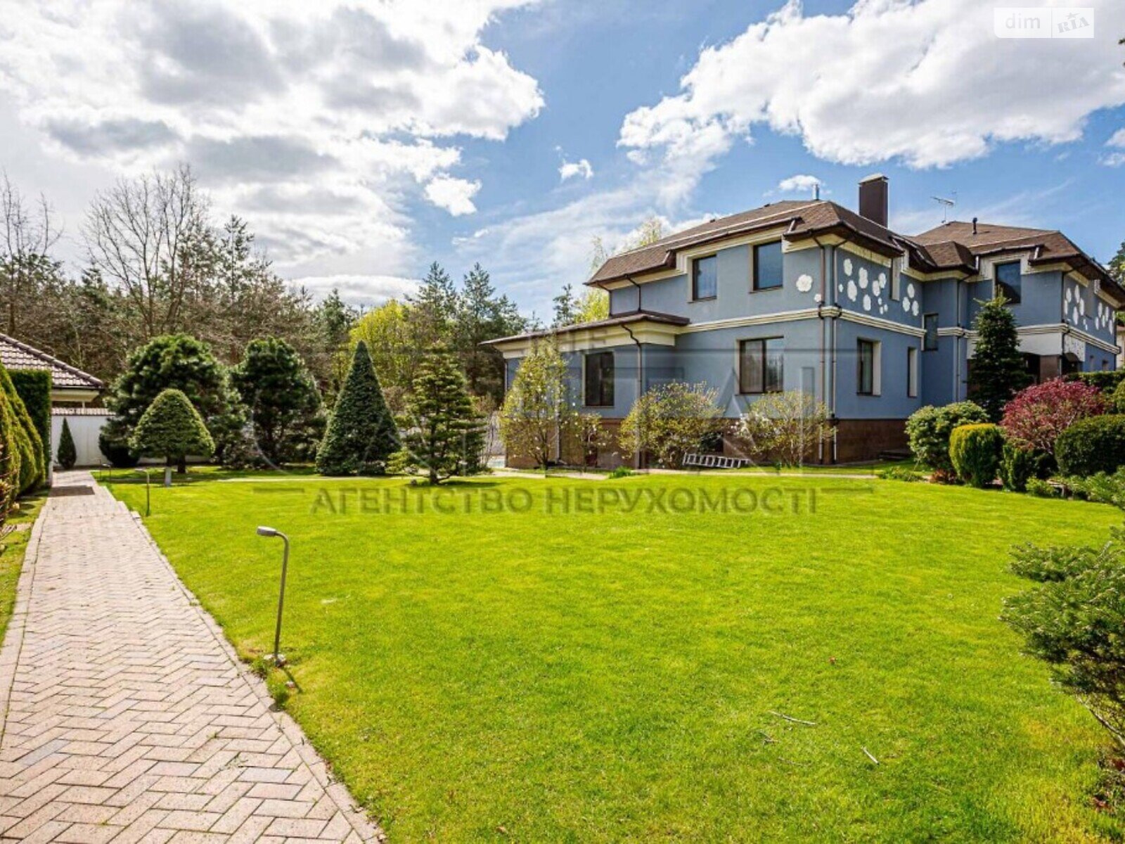 триповерховий будинок, 627 кв. м, цегла. Продаж у Лісне фото 1 триповерховий будинок, 627 кв. м, цегла. Продаж у Лісне фото 1