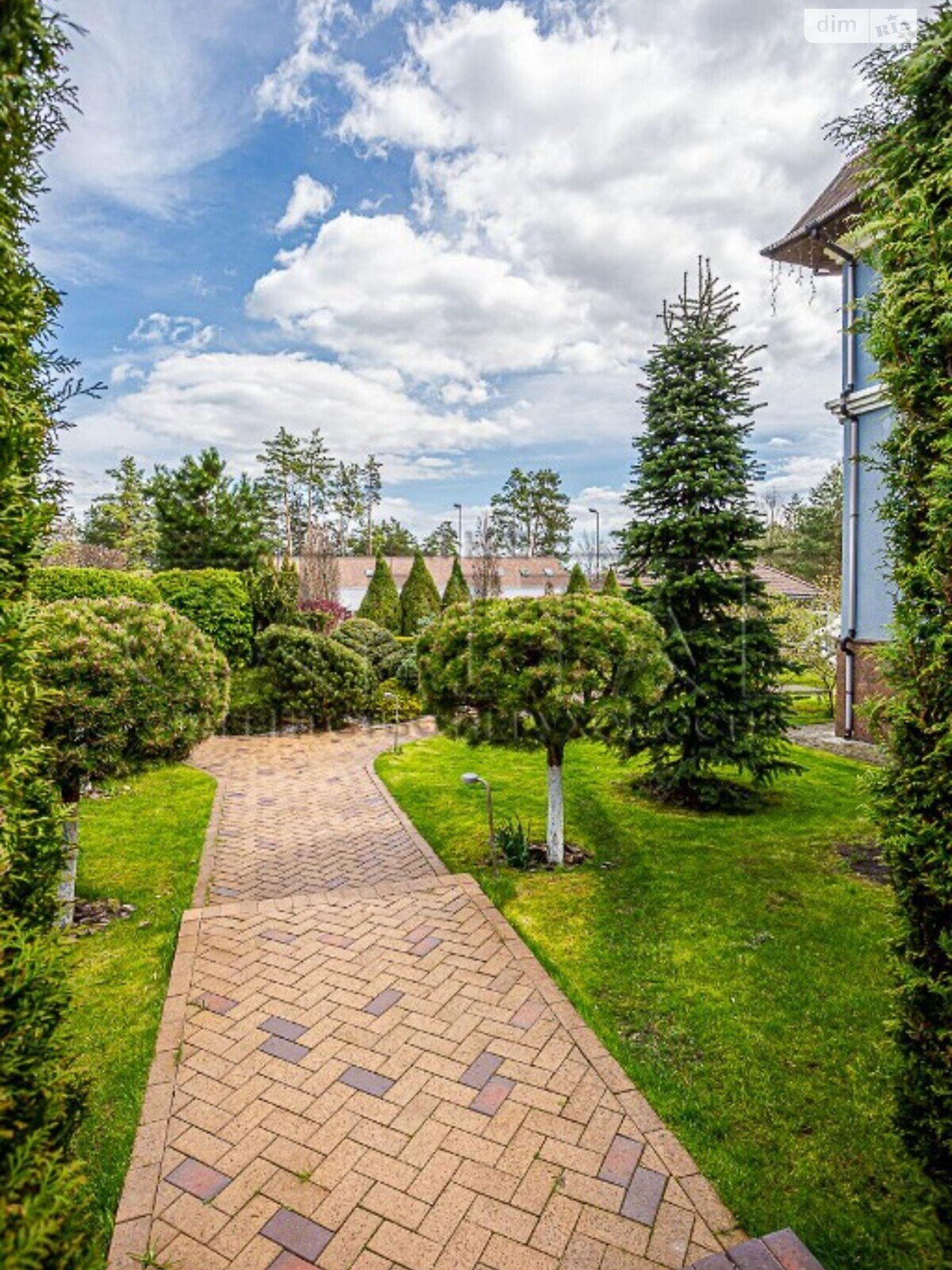 триповерховий будинок, 627 кв. м, цегла. Продаж у Лісне фото 1 триповерховий будинок, 627 кв. м, цегла. Продаж у Лісне фото 1