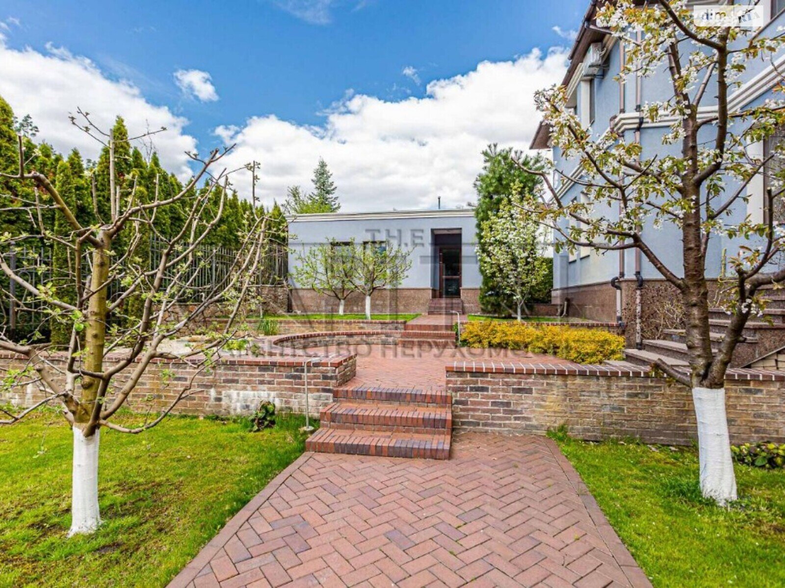 триповерховий будинок, 627 кв. м, цегла. Продаж у Лісне фото 1 триповерховий будинок, 627 кв. м, цегла. Продаж у Лісне фото 1