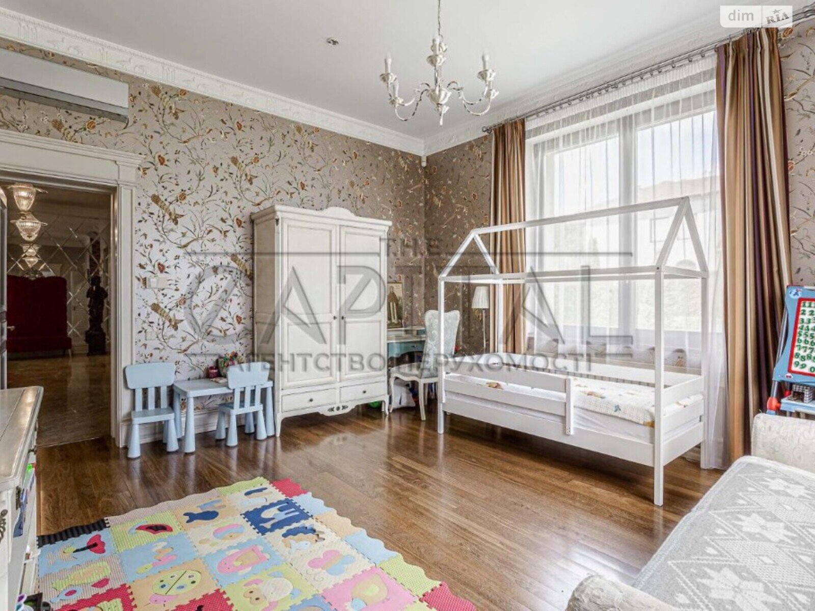 трехэтажный дом, 627 кв. м, кирпич. Продажа в Лесном фото 1