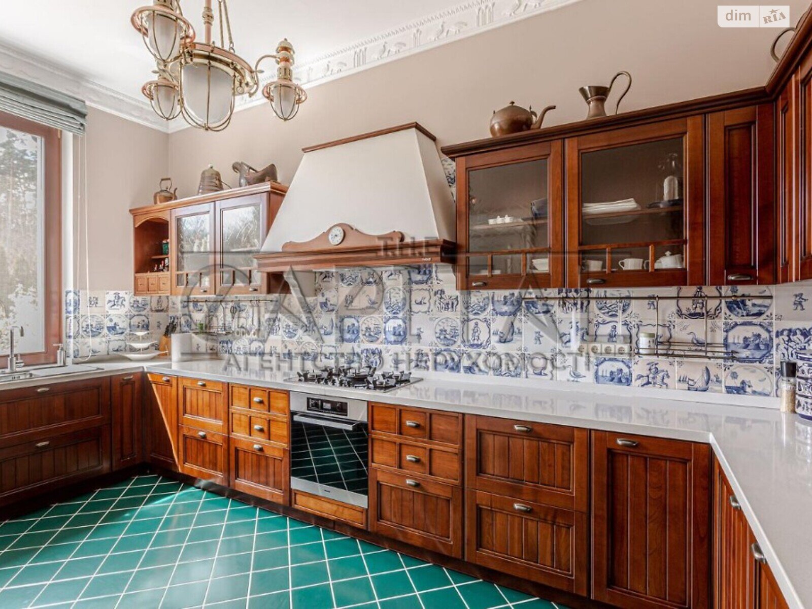 триповерховий будинок, 627 кв. м, цегла. Продаж у Лісне фото 1 триповерховий будинок, 627 кв. м, цегла. Продаж у Лісне фото 1