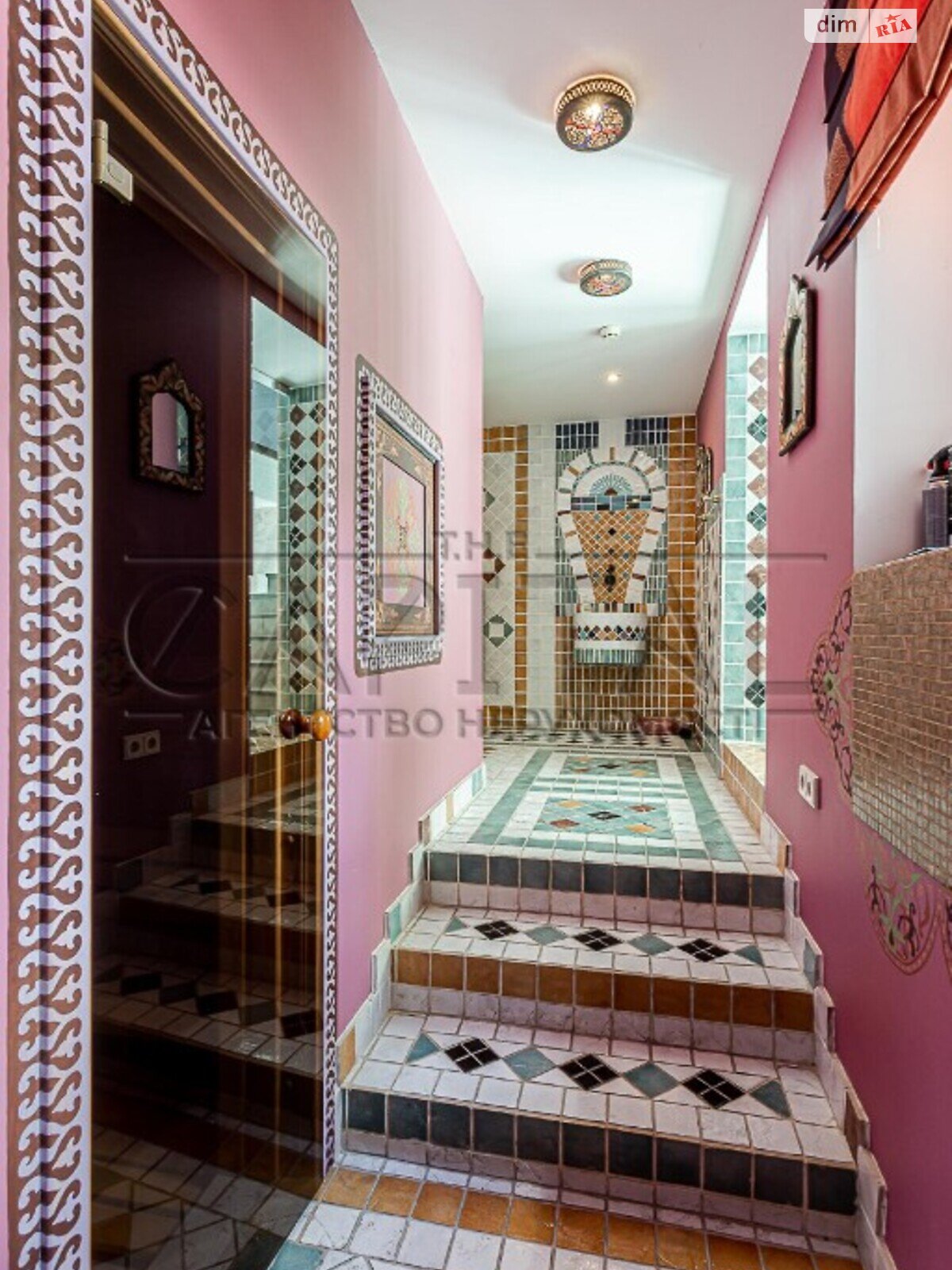 триповерховий будинок, 627 кв. м, цегла. Продаж у Лісне фото 1 триповерховий будинок, 627 кв. м, цегла. Продаж у Лісне фото 1