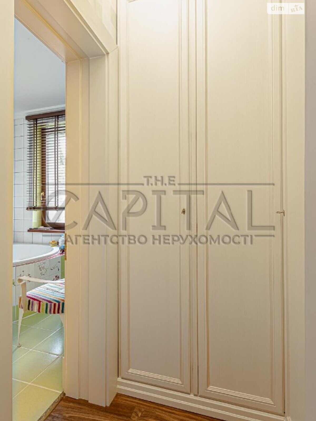 триповерховий будинок, 627 кв. м, цегла. Продаж у Лісне фото 1 триповерховий будинок, 627 кв. м, цегла. Продаж у Лісне фото 1