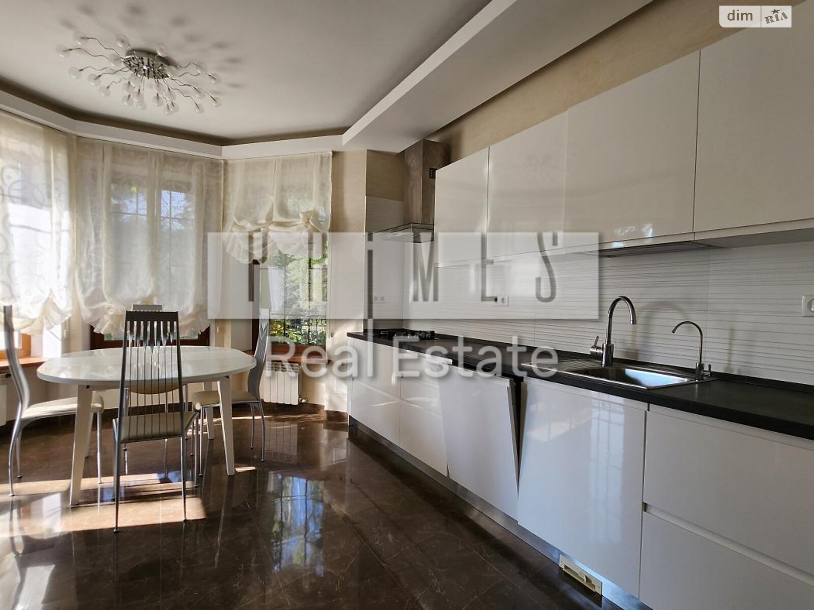 двоповерховий будинок з верандою, 598.7 кв. м, цегла. Продаж у Шпитьках фото 1 двоповерховий будинок з верандою, 598.7 кв. м, цегла. Продаж у Шпитьках фото 1