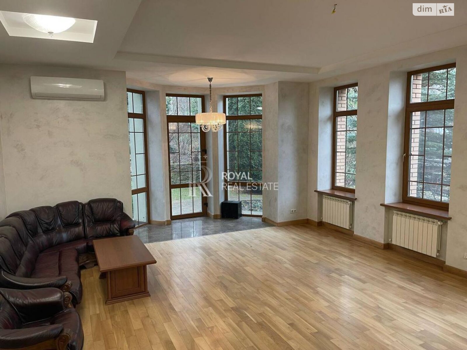 триповерховий будинок з верандою, 598.7 кв. м, цегла. Продаж у Шпитьках фото 1 триповерховий будинок з верандою, 598.7 кв. м, цегла. Продаж у Шпитьках фото 1