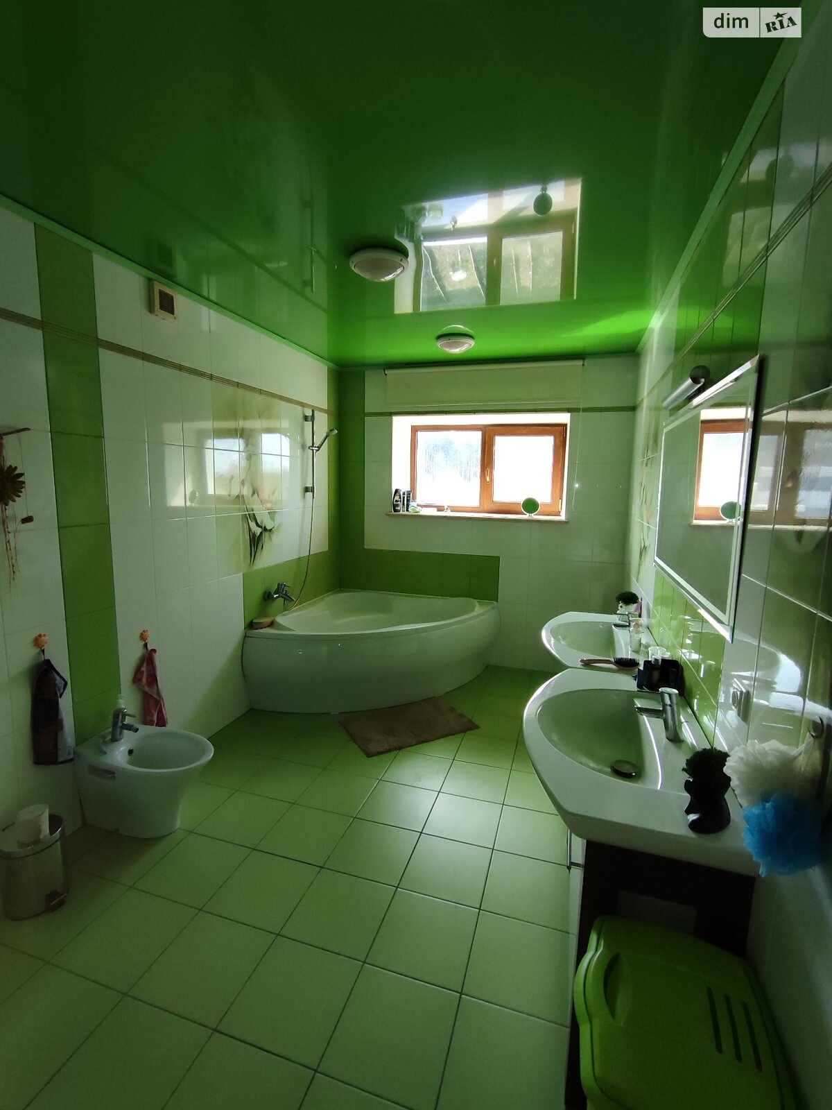 трехэтажный дом с гаражом, 348.8 кв. м, кирпич. Продажа в Левкове фото 1 трехэтажный дом с гаражом, 348.8 кв. м, кирпич. Продажа в Левкове фото 1