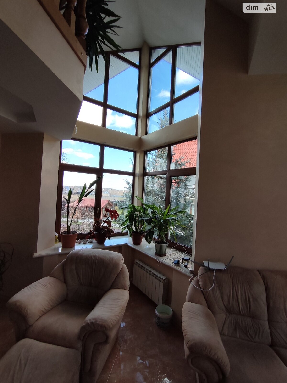 трехэтажный дом с гаражом, 348.8 кв. м, кирпич. Продажа в Левкове фото 1 трехэтажный дом с гаражом, 348.8 кв. м, кирпич. Продажа в Левкове фото 1