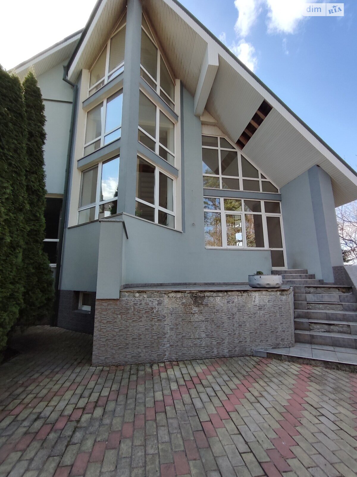 трехэтажный дом с гаражом, 348.8 кв. м, кирпич. Продажа в Левкове фото 1 трехэтажный дом с гаражом, 348.8 кв. м, кирпич. Продажа в Левкове фото 1