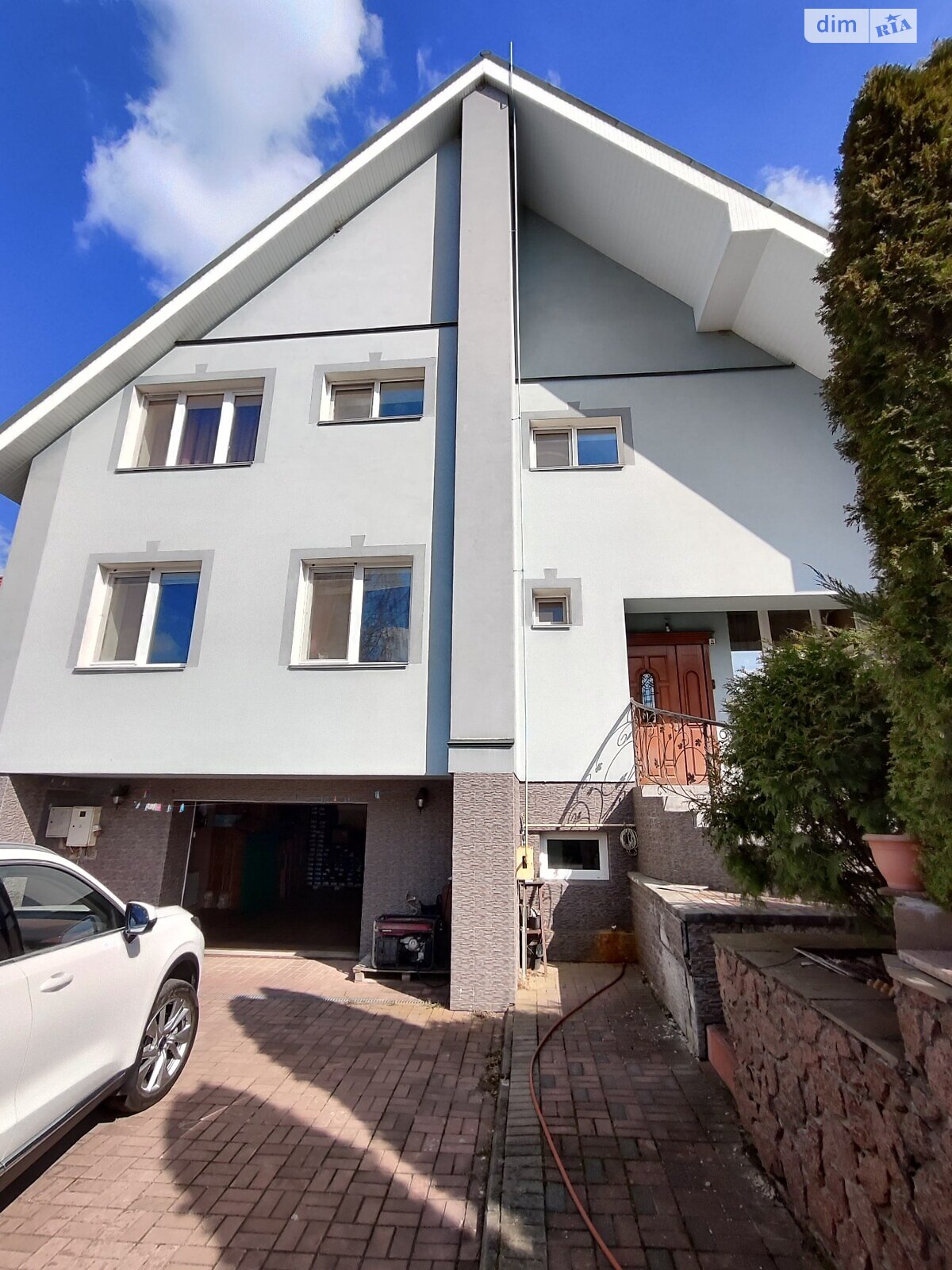 трехэтажный дом с гаражом, 348.8 кв. м, кирпич. Продажа в Левкове фото 1 трехэтажный дом с гаражом, 348.8 кв. м, кирпич. Продажа в Левкове фото 1