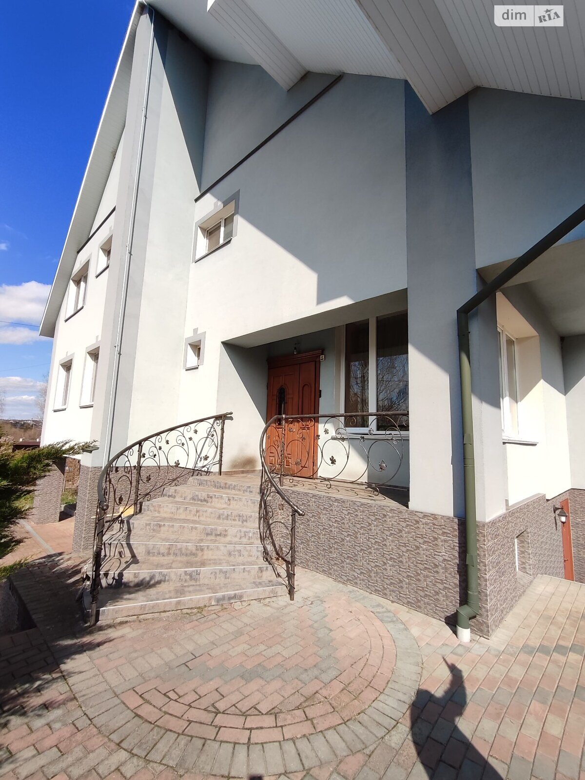 трехэтажный дом с гаражом, 348.8 кв. м, кирпич. Продажа в Левкове фото 1 трехэтажный дом с гаражом, 348.8 кв. м, кирпич. Продажа в Левкове фото 1