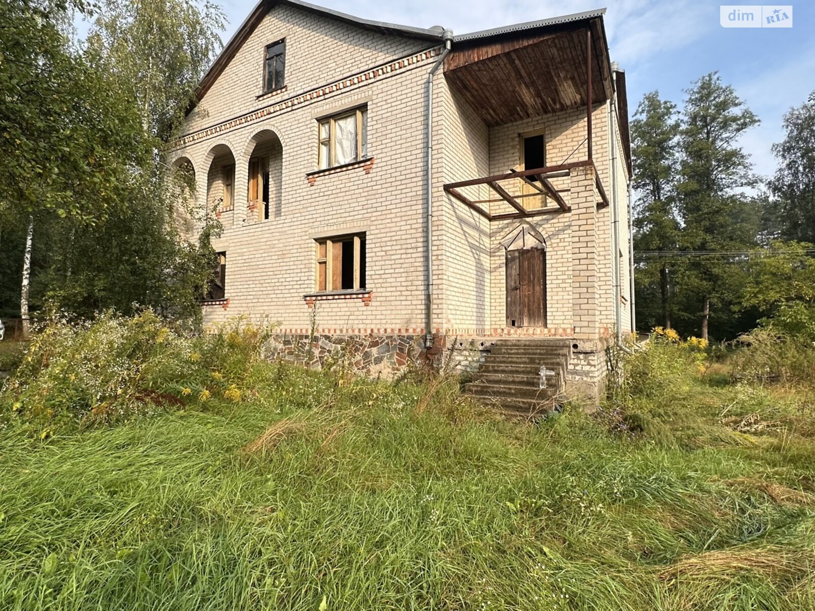 трехэтажный дом, 330.6 кв. м, кирпич. Продажа в Левкове фото 1