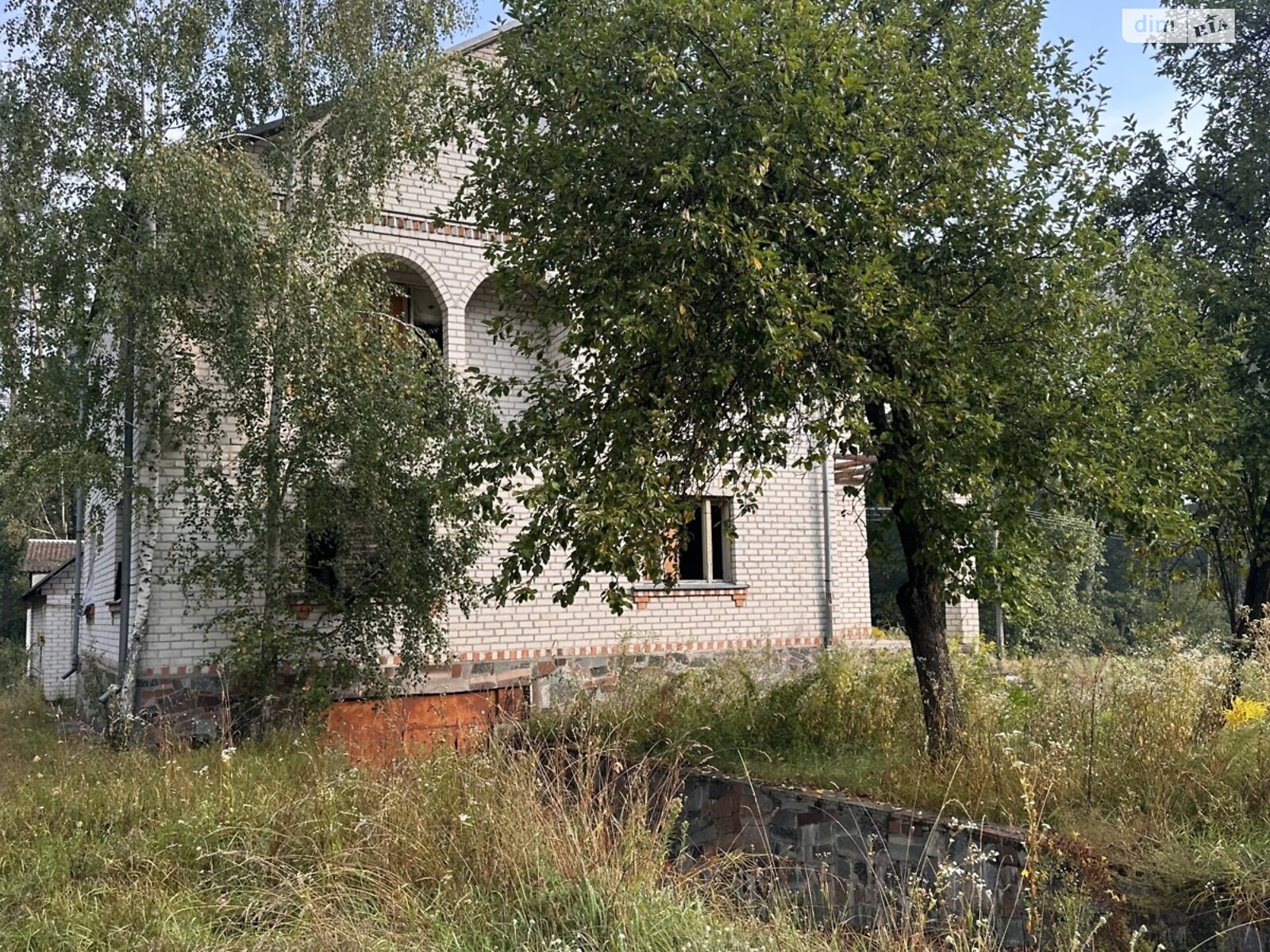 трехэтажный дом, 330.6 кв. м, кирпич. Продажа в Левкове фото 1