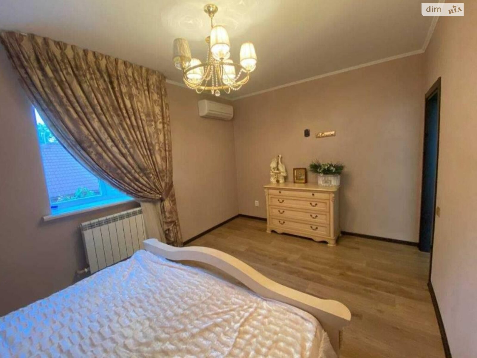 трехэтажный дом, 234 кв. м, кирпич. Продажа в Лиманке фото 1