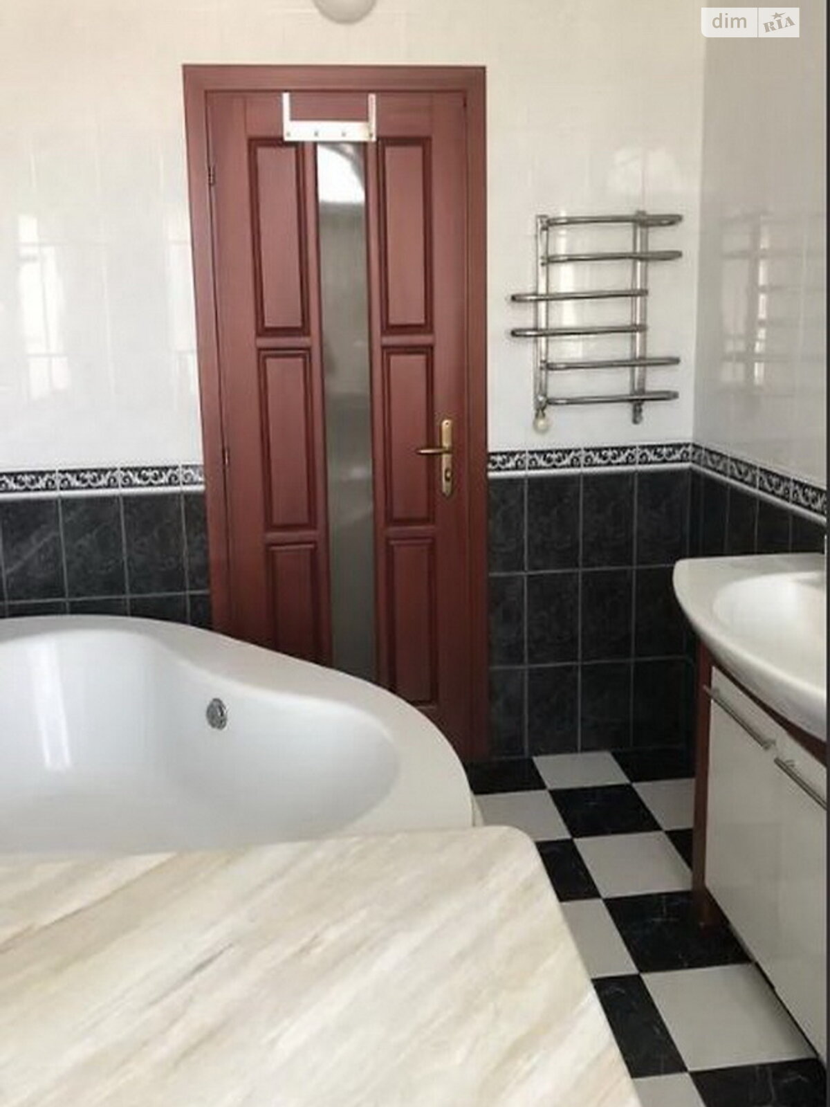 двухэтажный дом с гаражом, 227 кв. м, кирпич. Продажа в Лиманке фото 1