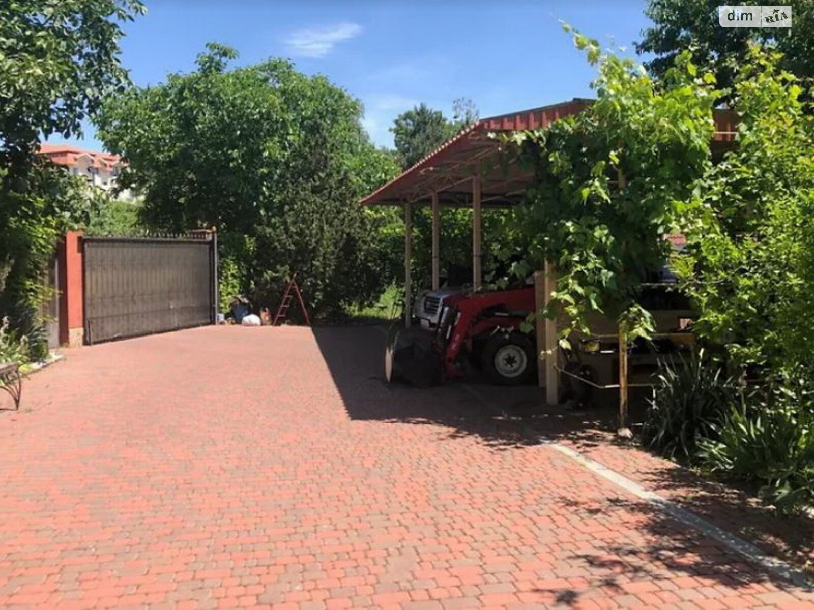 двухэтажный дом с гаражом, 227 кв. м, кирпич. Продажа в Лиманке фото 1