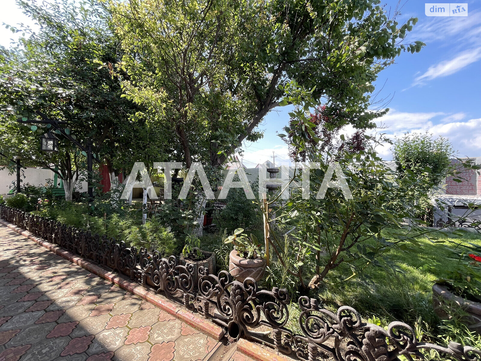 трехэтажный дом с мансардой, 180 кв. м, ракушечник (ракушняк). Продажа в Лиманке фото 1 трехэтажный дом с мансардой, 180 кв. м, ракушечник (ракушняк). Продажа в Лиманке фото 1