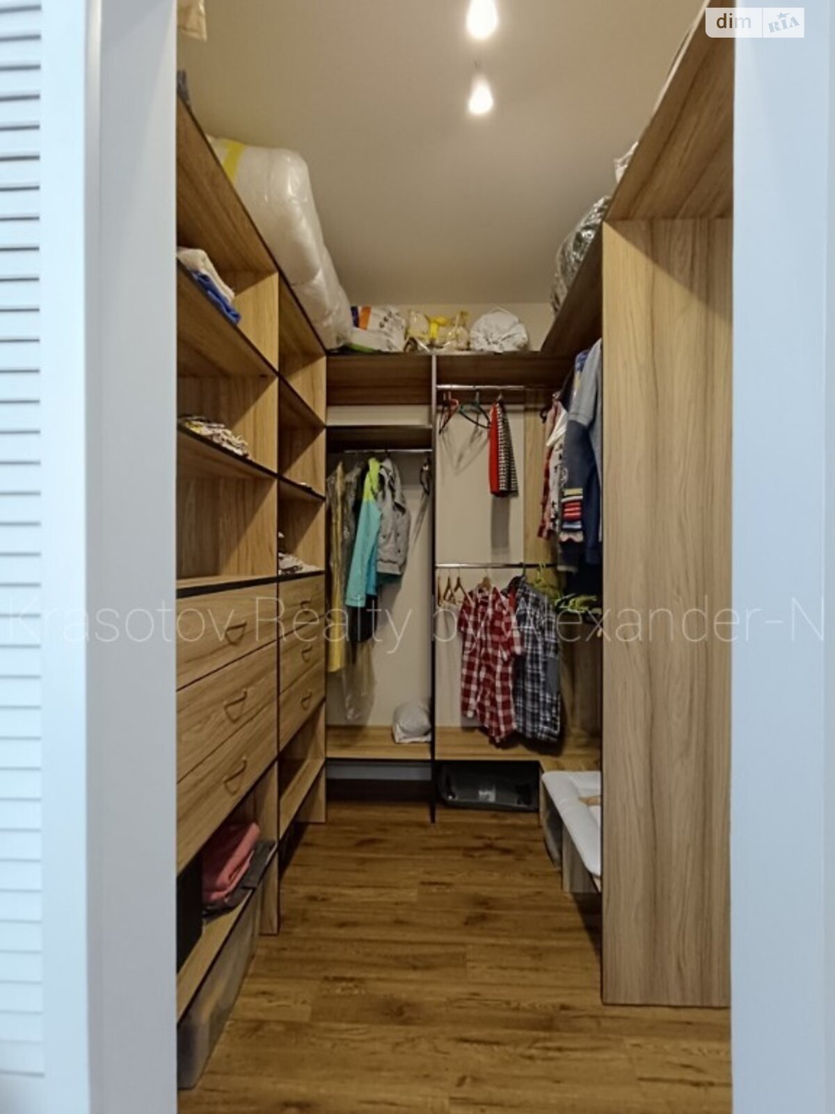 двухэтажный дом с балконом, 220 кв. м, кирпич. Продажа в Лиманке фото 1