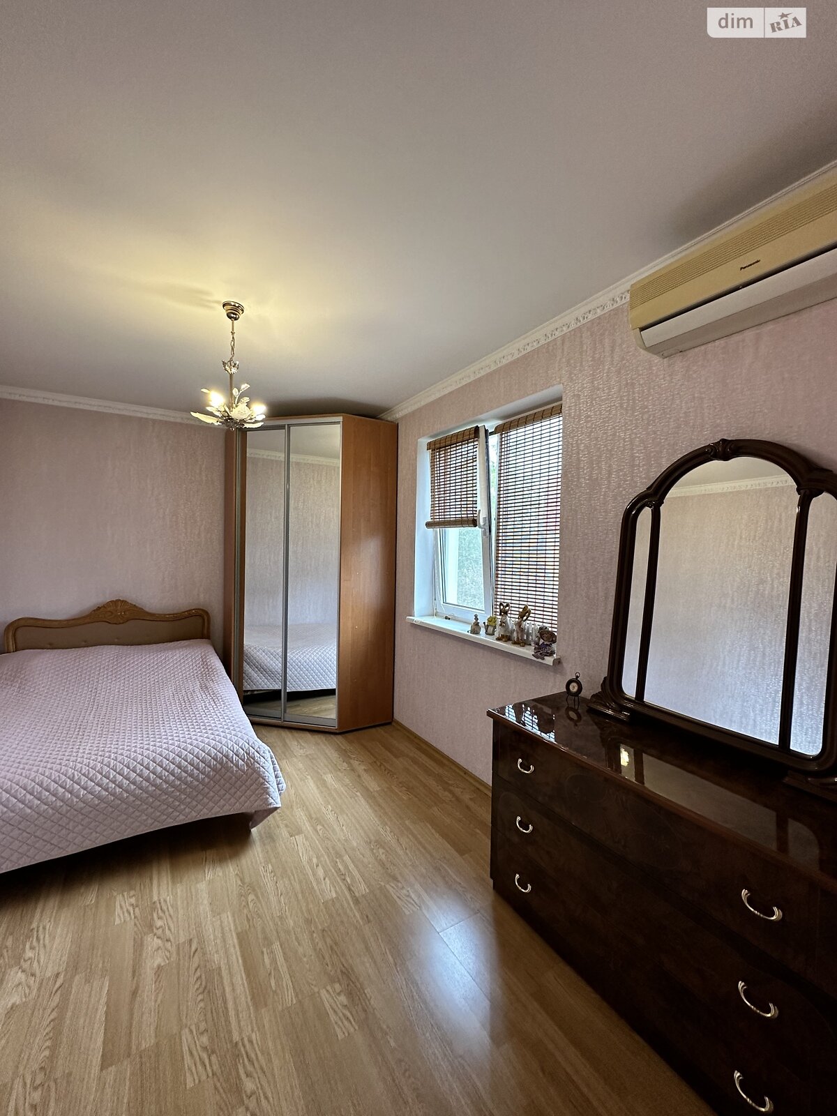 трехэтажный дом с гаражом, 300 кв. м, газобетон. Продажа в Лиманке район Царское Село фото 1 трехэтажный дом с гаражом, 300 кв. м, газобетон. Продажа в Лиманке район Царское Село фото 1