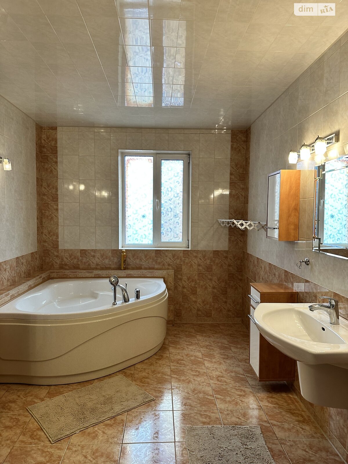 трехэтажный дом с гаражом, 300 кв. м, газобетон. Продажа в Лиманке район Царское Село фото 1 трехэтажный дом с гаражом, 300 кв. м, газобетон. Продажа в Лиманке район Царское Село фото 1