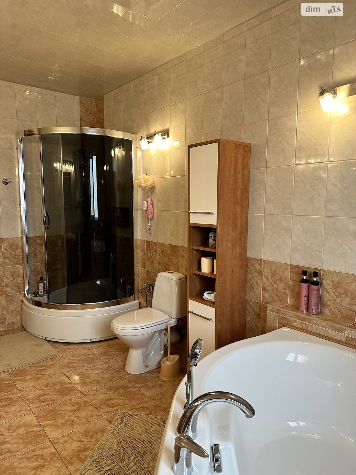 трехэтажный дом с гаражом, 300 кв. м, газобетон. Продажа в Лиманке район Царское Село фото 1 трехэтажный дом с гаражом, 300 кв. м, газобетон. Продажа в Лиманке район Царское Село фото 1