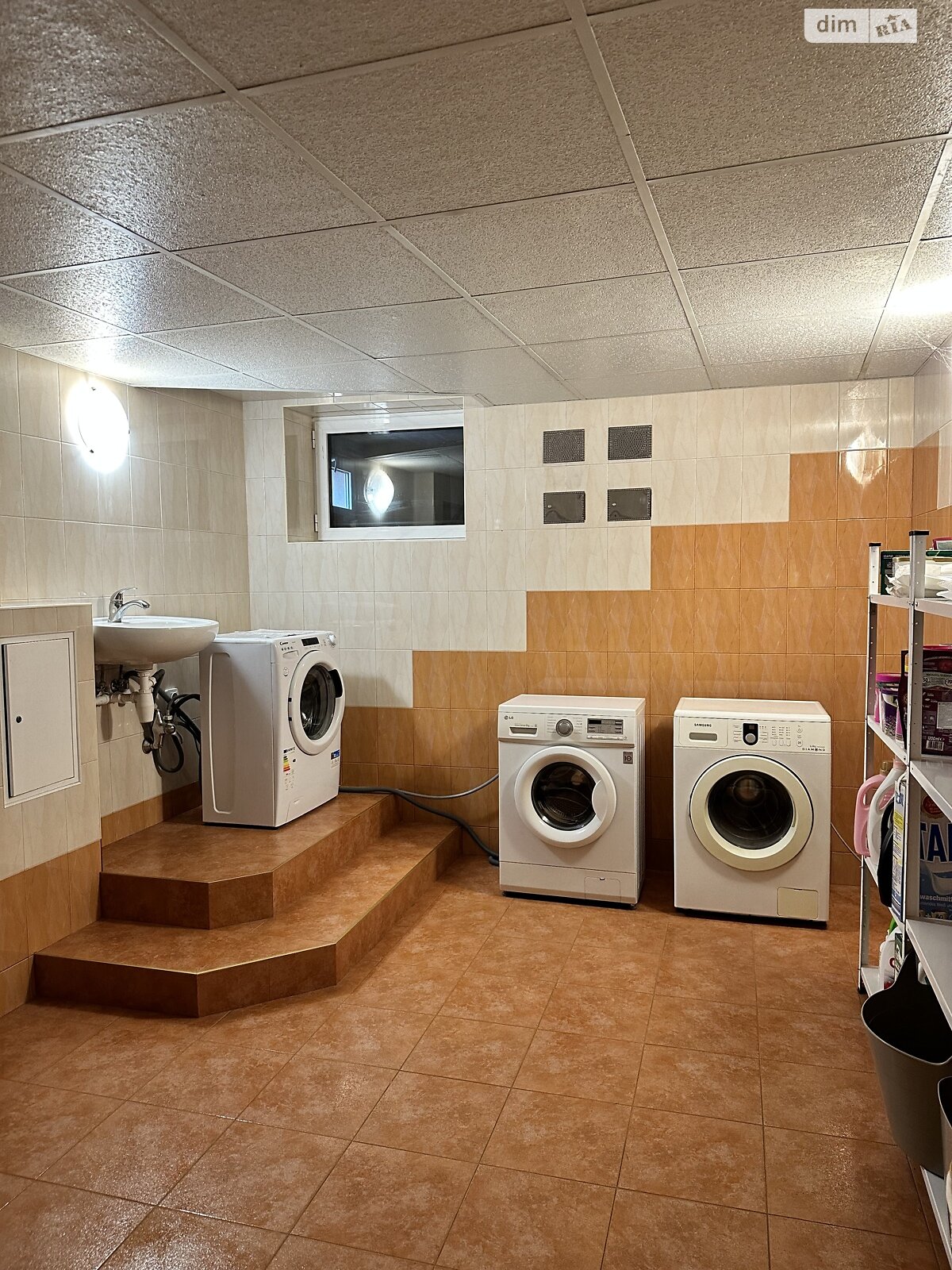 трехэтажный дом с гаражом, 300 кв. м, газобетон. Продажа в Лиманке район Царское Село фото 1 трехэтажный дом с гаражом, 300 кв. м, газобетон. Продажа в Лиманке район Царское Село фото 1