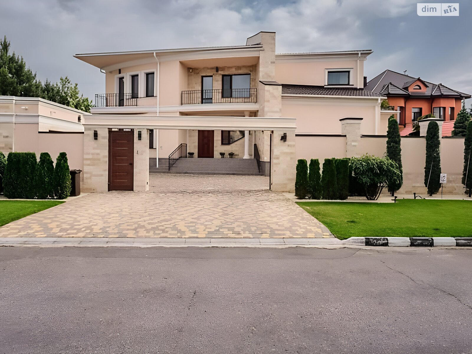двухэтажный дом, 585 кв. м, кирпич. Продажа в Лиманке фото 1 двухэтажный дом, 585 кв. м, кирпич. Продажа в Лиманке фото 1