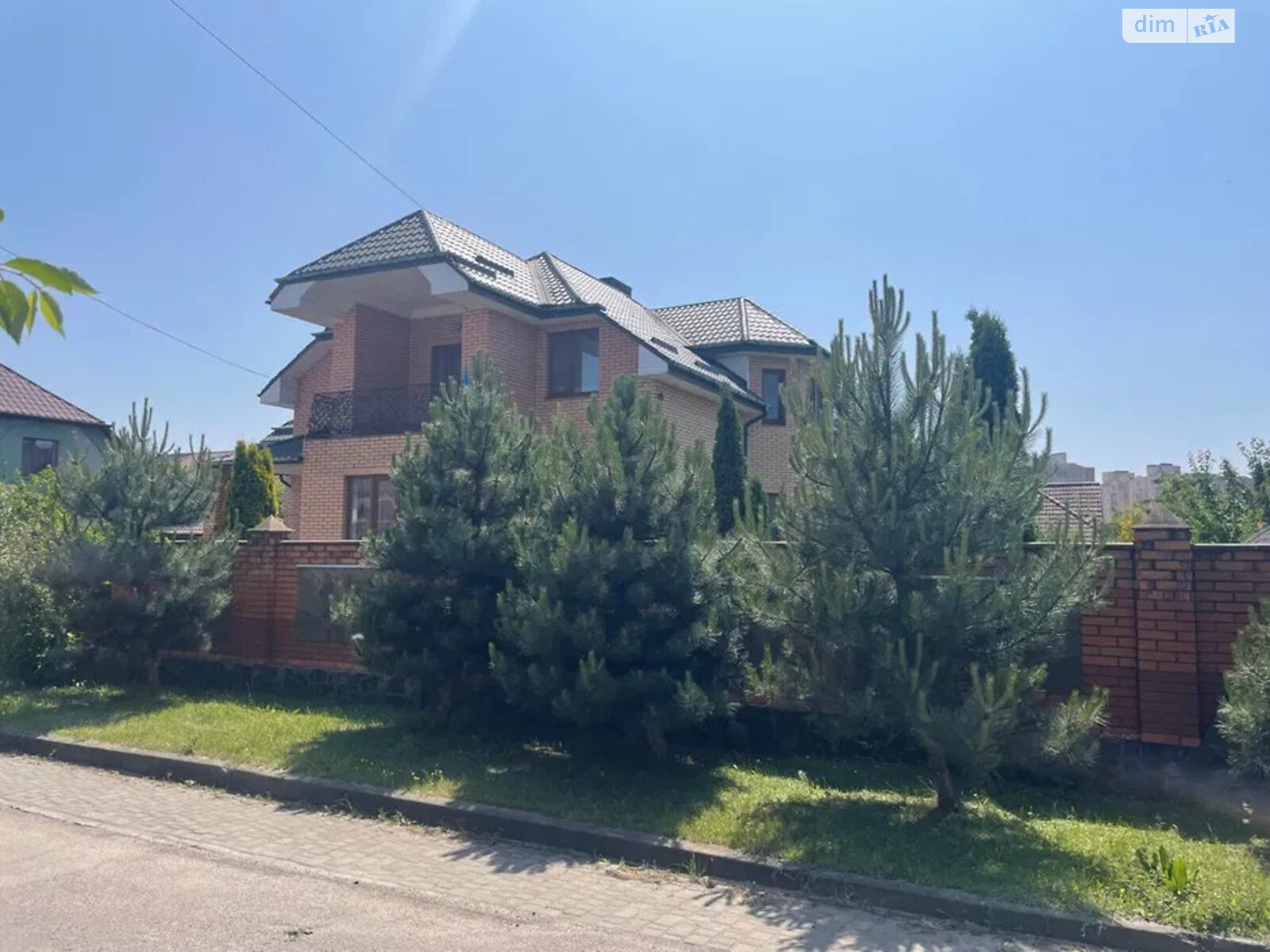 двухэтажный дом с гаражом, 271.5 кв. м, кирпич. Продажа в Липинах фото 1