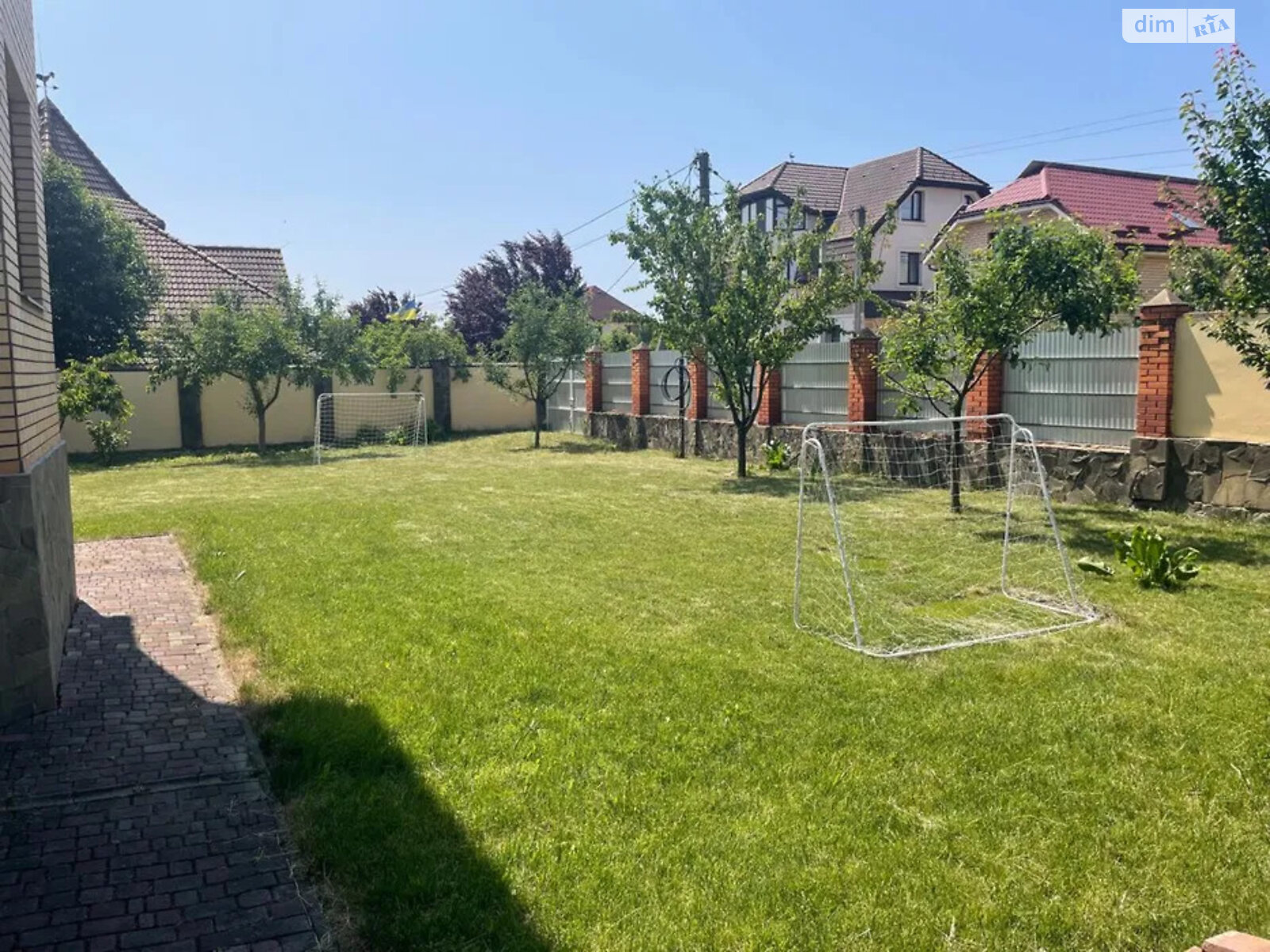 двухэтажный дом с гаражом, 271.5 кв. м, кирпич. Продажа в Липинах фото 1