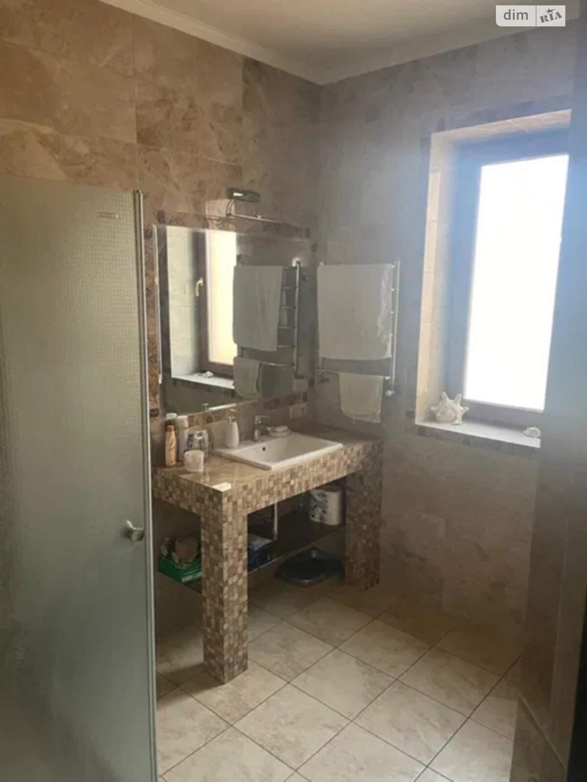 двухэтажный дом с гаражом, 271.5 кв. м, кирпич. Продажа в Липинах фото 1