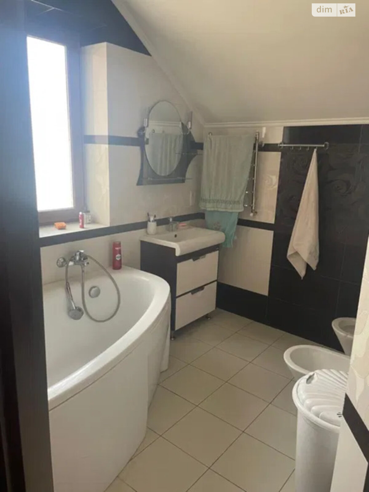 двухэтажный дом с гаражом, 271.5 кв. м, кирпич. Продажа в Липинах фото 1