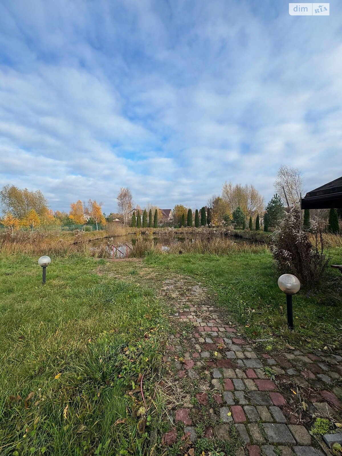 двухэтажный дом с отоплением, 350 кв. м, кирпич. Продажа в Липинах фото 1